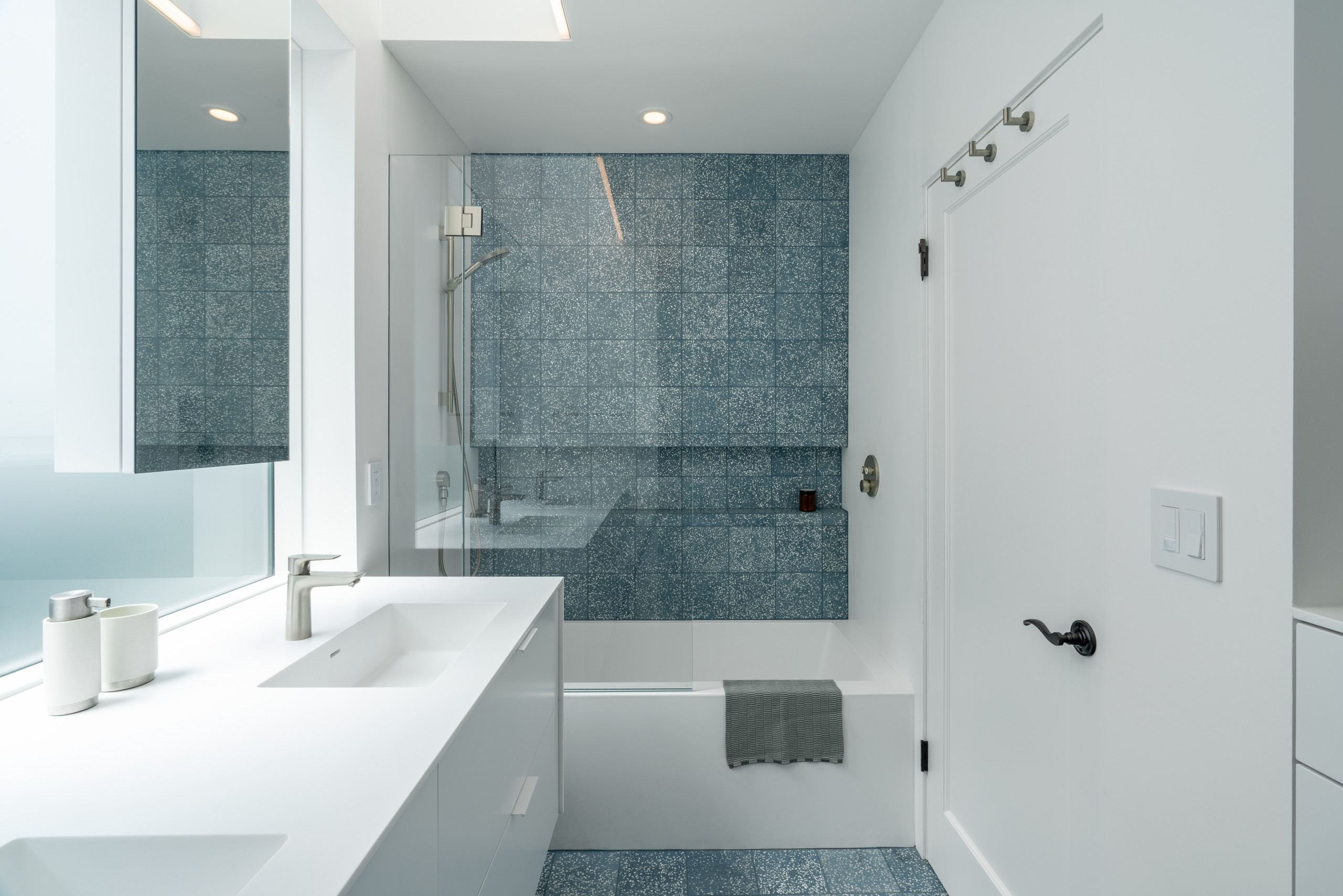 10 Youthful Yet Sophisticated Bathrooms for Tweens and Teens