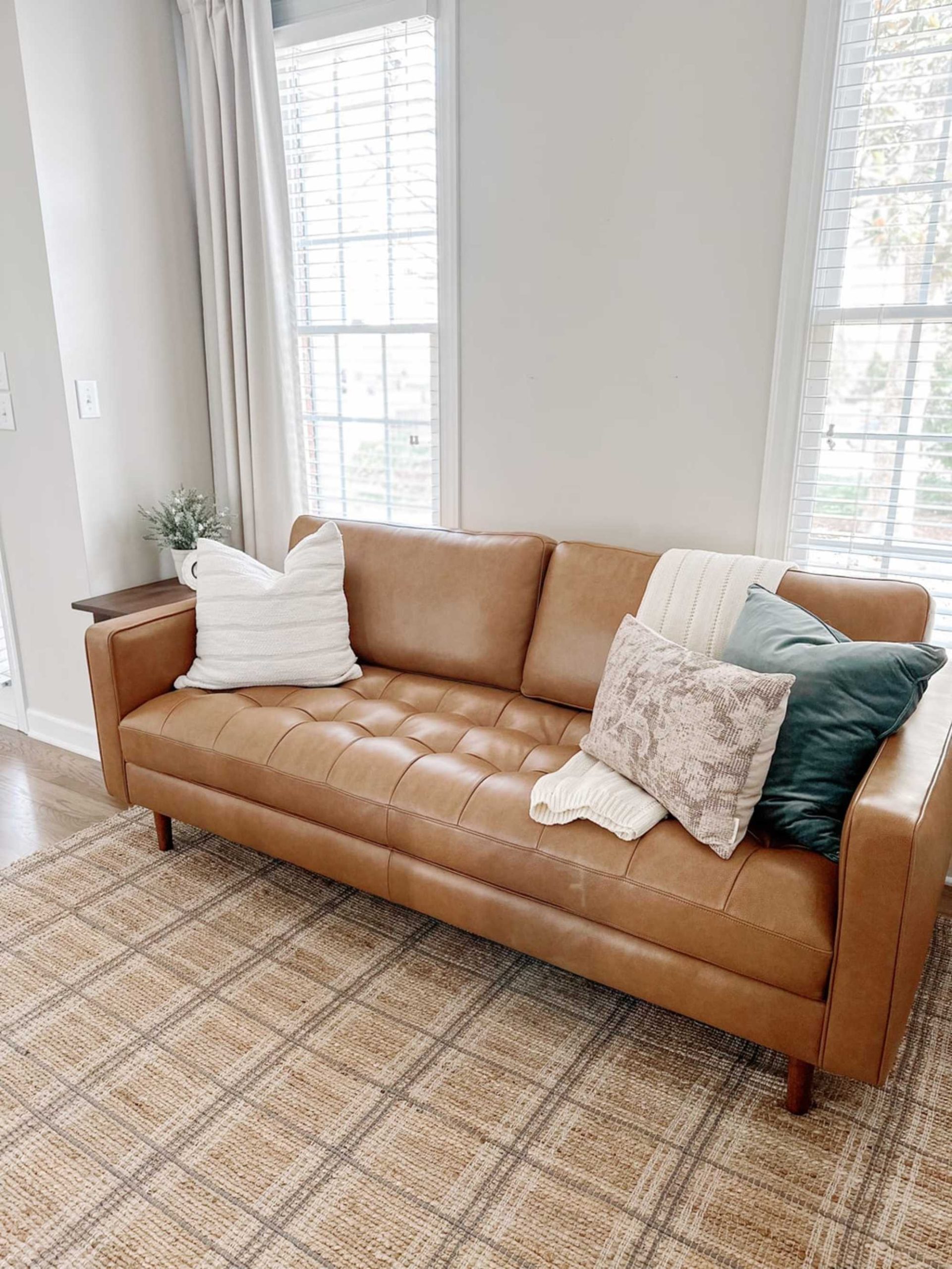 6 Color Palettes That Match With Your Brown Leather Sofa | Castlery US