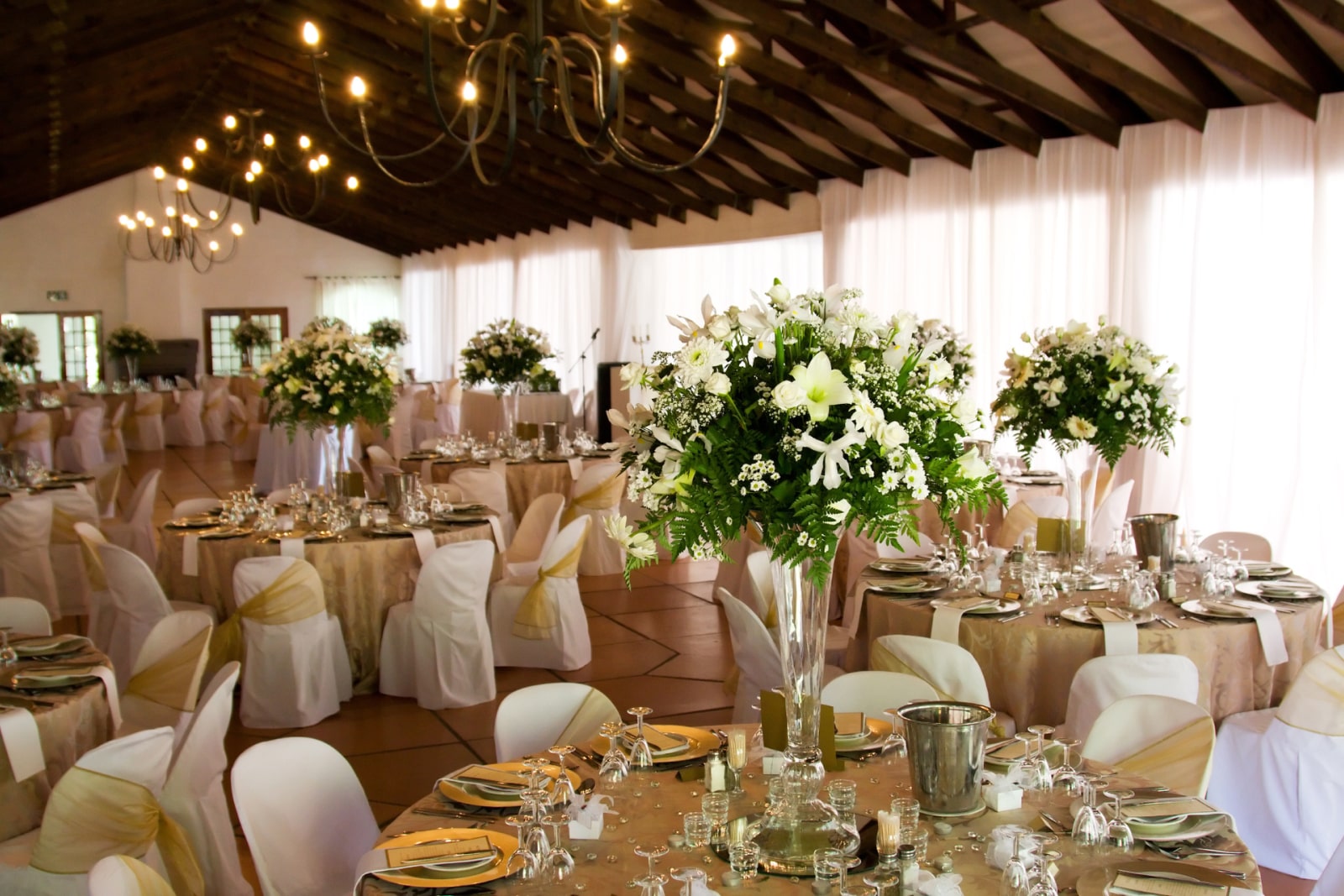 7 Indoor Wedding Decoration Ideas | The Loft on King