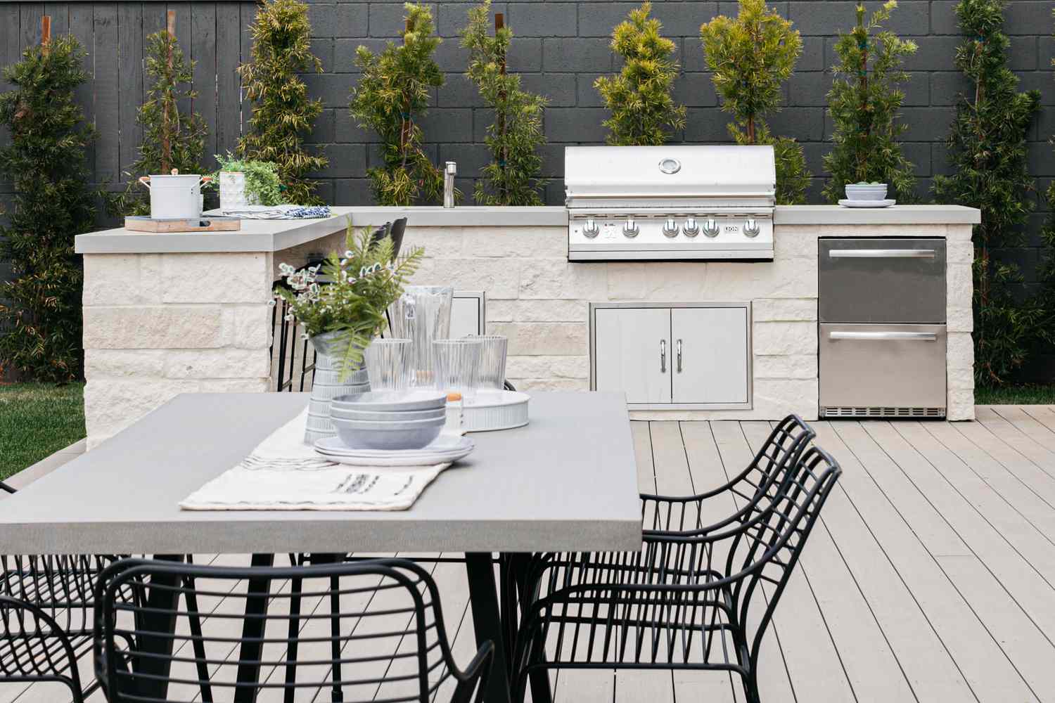 77 Outdoor Kitchen Ideas Designed to Get You Cooking