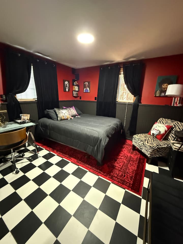 Black Hills Best Value BNB “The Red Room” - Houses for Rent in Rapid City, South Dakota, United States - Airbnb