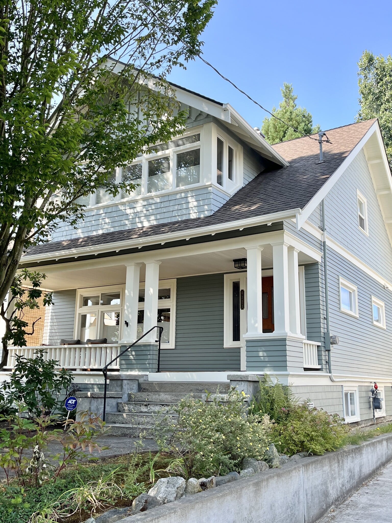 Elevate Your Home's Exterior with These 3 Color Themes - The Phinery