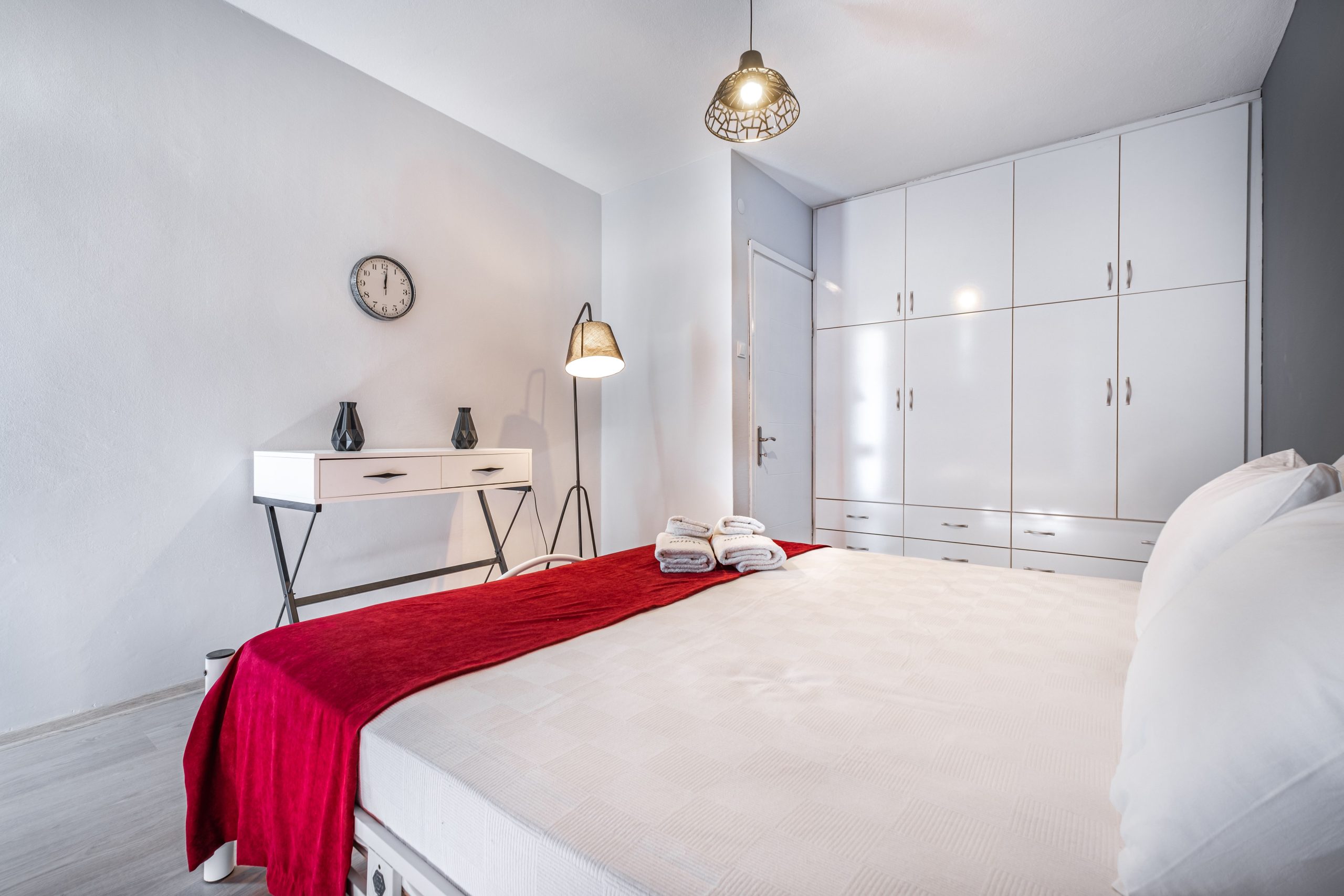 Stylish modern bedroom in Antalya featuring cozy decor and bright white furnishings.