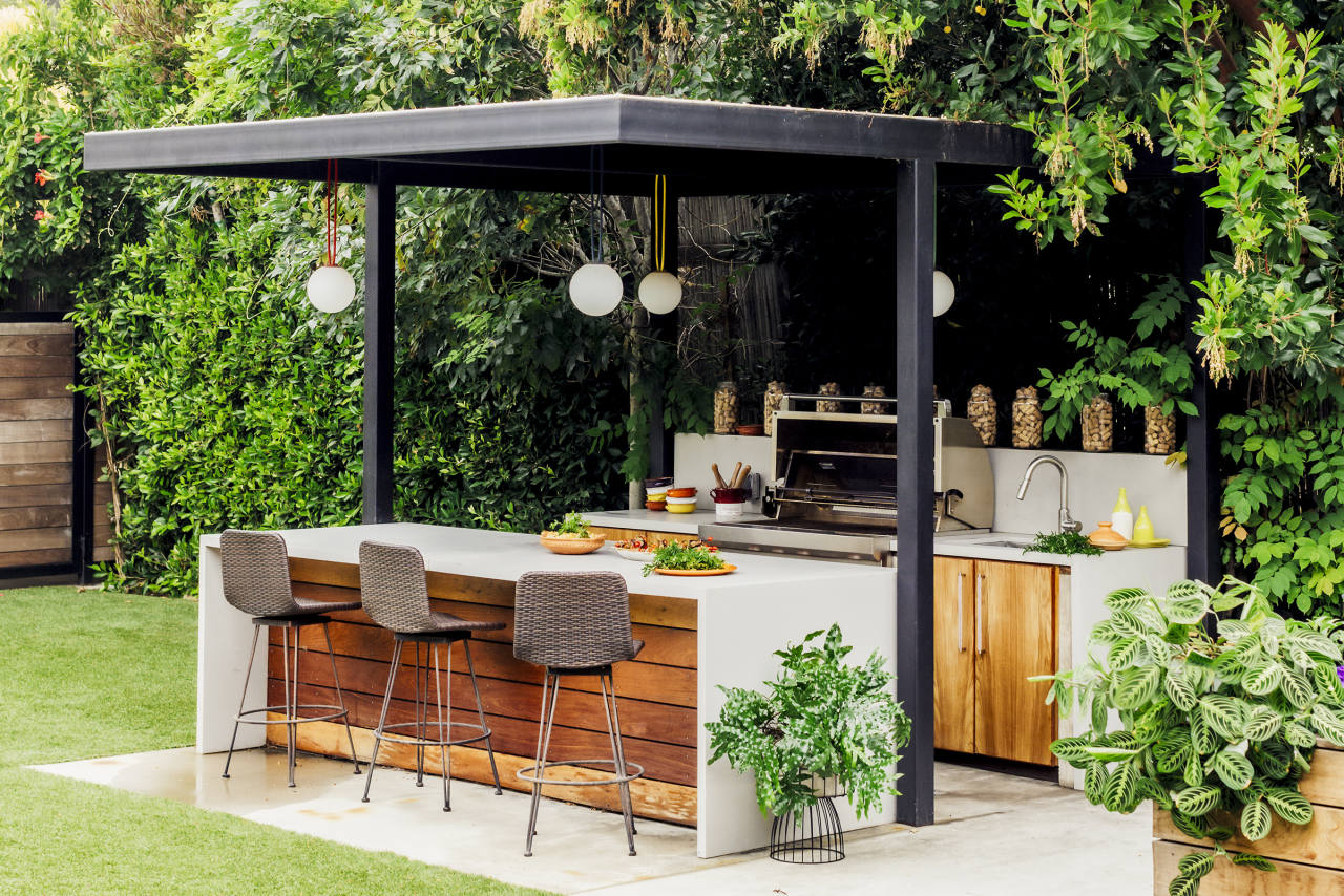 This Is What a $37K Outdoor Kitchen Looks Like - WSJ