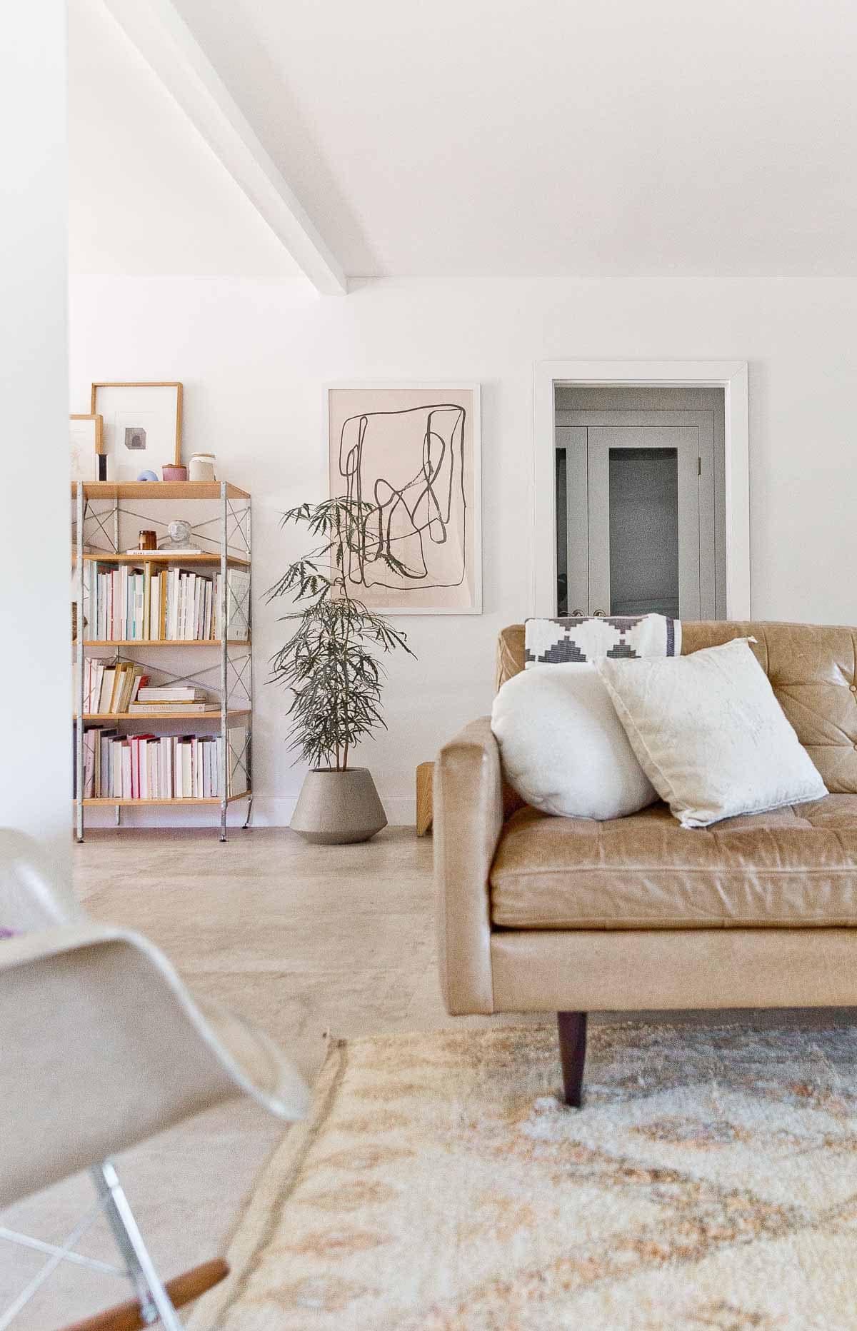 11 TIPS FOR BOOK SHELF STYLING LIKE A PRO STORY - Paper and Stitch