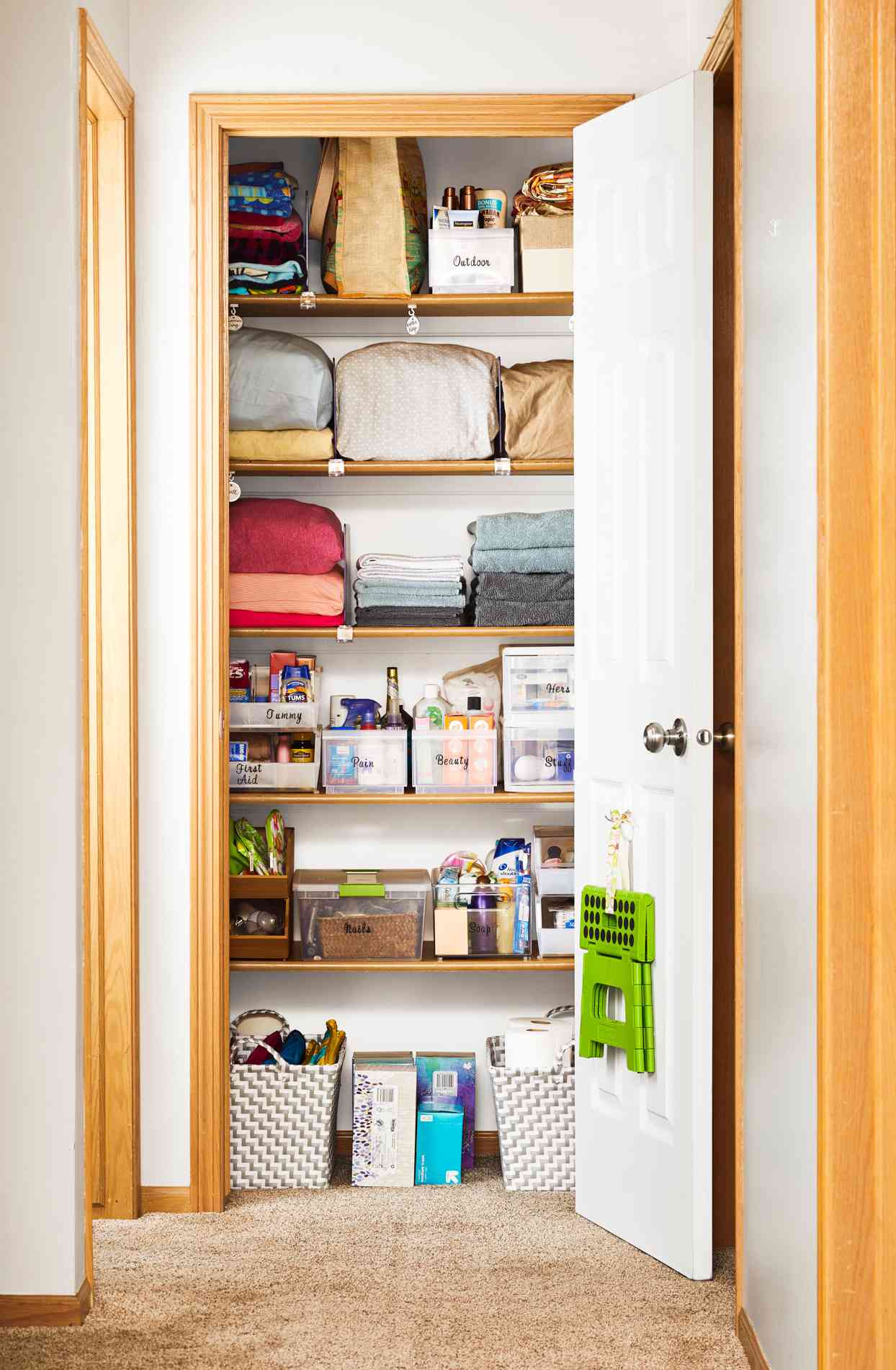 12 Linen Closet Organization Ideas for Easy Access to Essentials