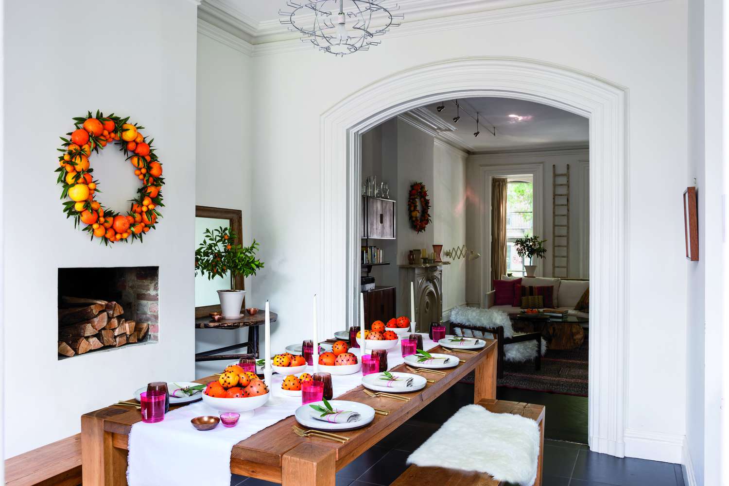 13 Christmas Table Setting Ideas That Will Enchant Your Guests