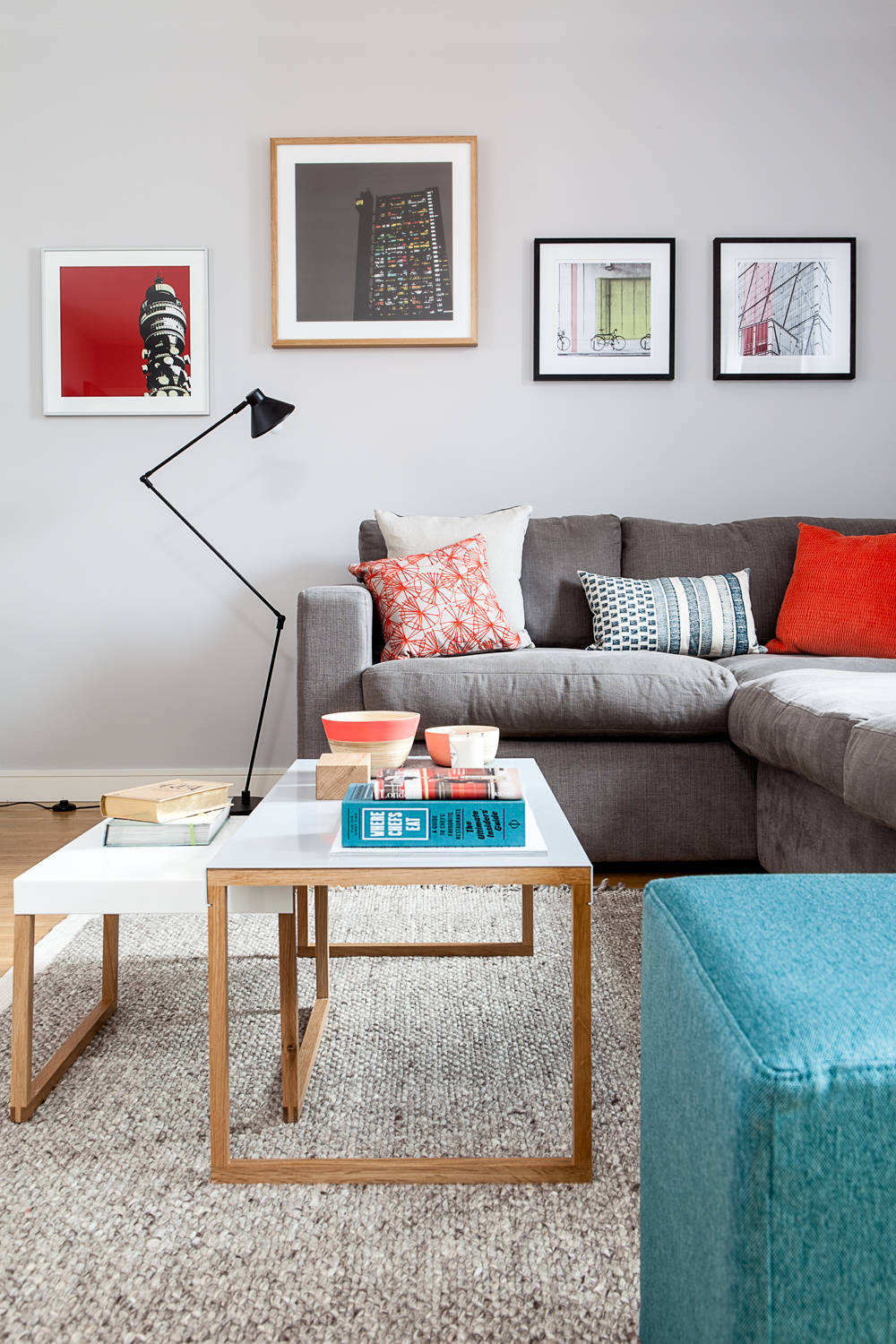 13 Ways to Work Your Room Around a Grey Sofa | Houzz IE