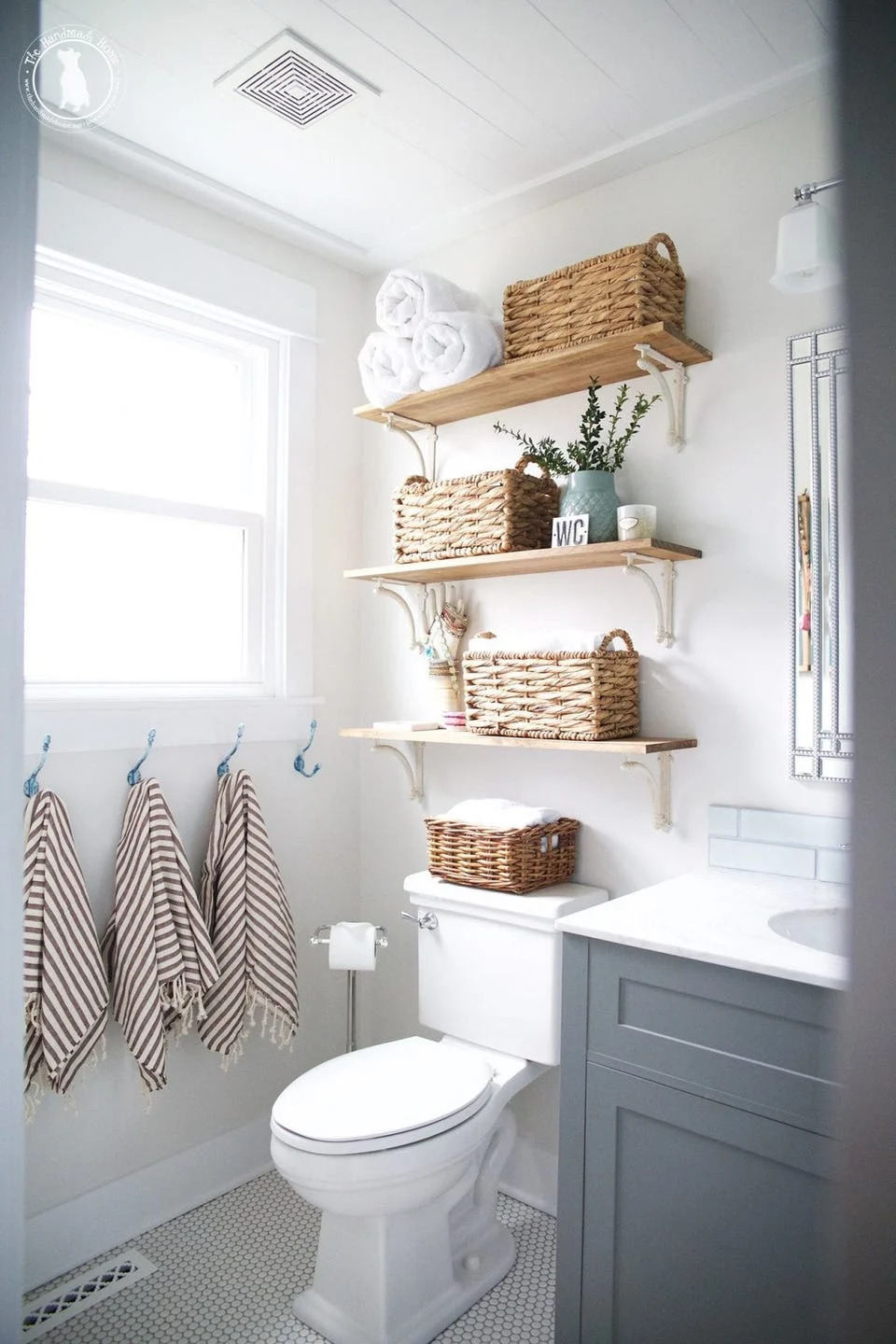 15 Small Bathroom Storage Ideas That Instantly Free Up Space
