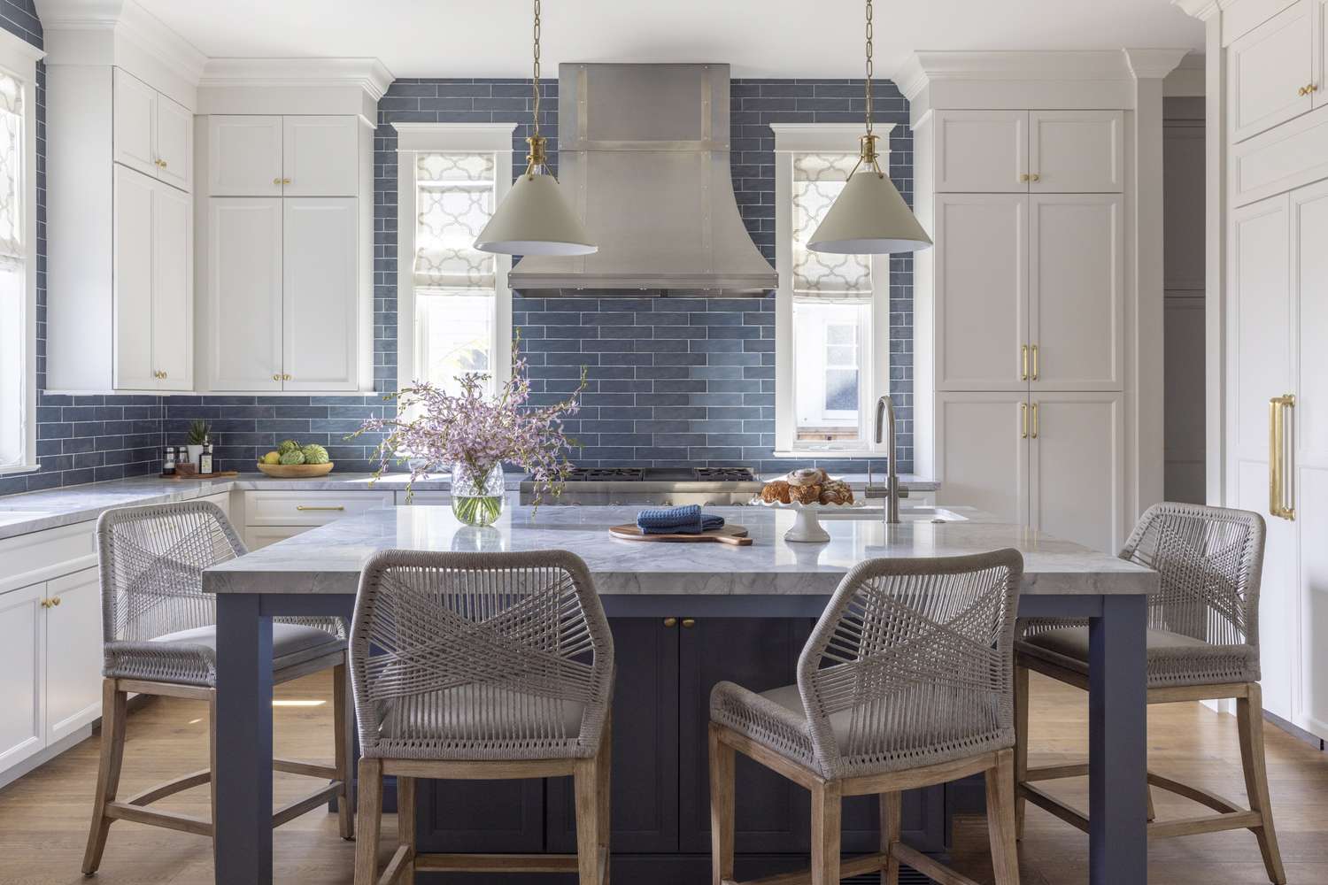 16 Modern Coastal Kitchen Ideas That Feel Light, Bright, and Luxe