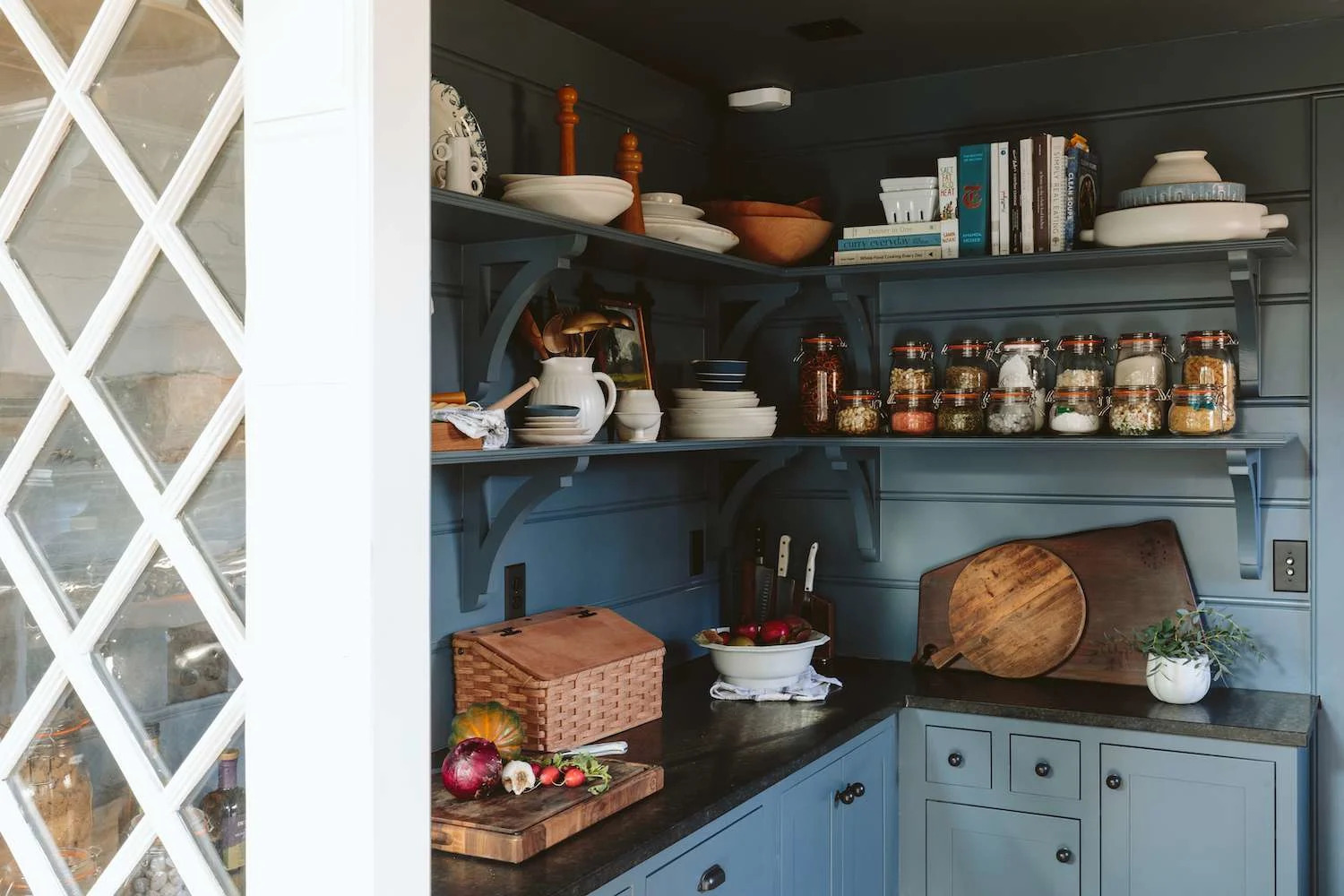 20 Ideas for Making Open Pantry Shelving Look Good