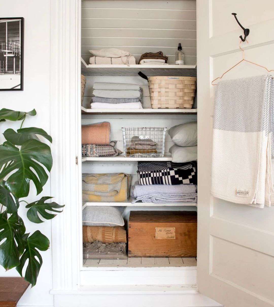 20 Linen Closet Organization Ideas to Streamline This Problem Area