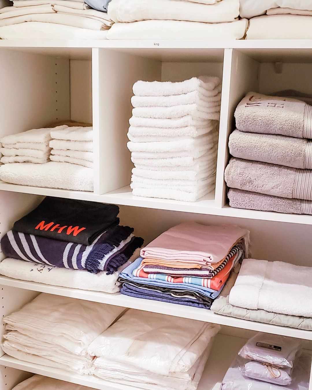 20 Linen Closet Organization Ideas to Streamline This Problem Area