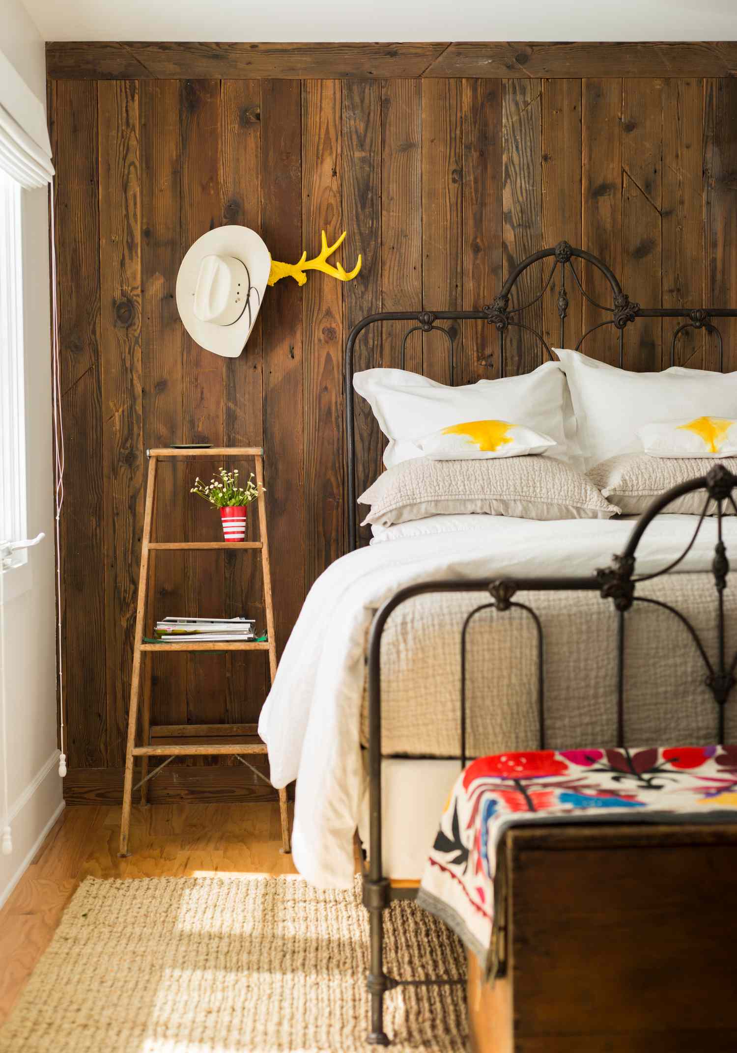 20 Rustic Bedroom Ideas for a Cozy Country Retreat