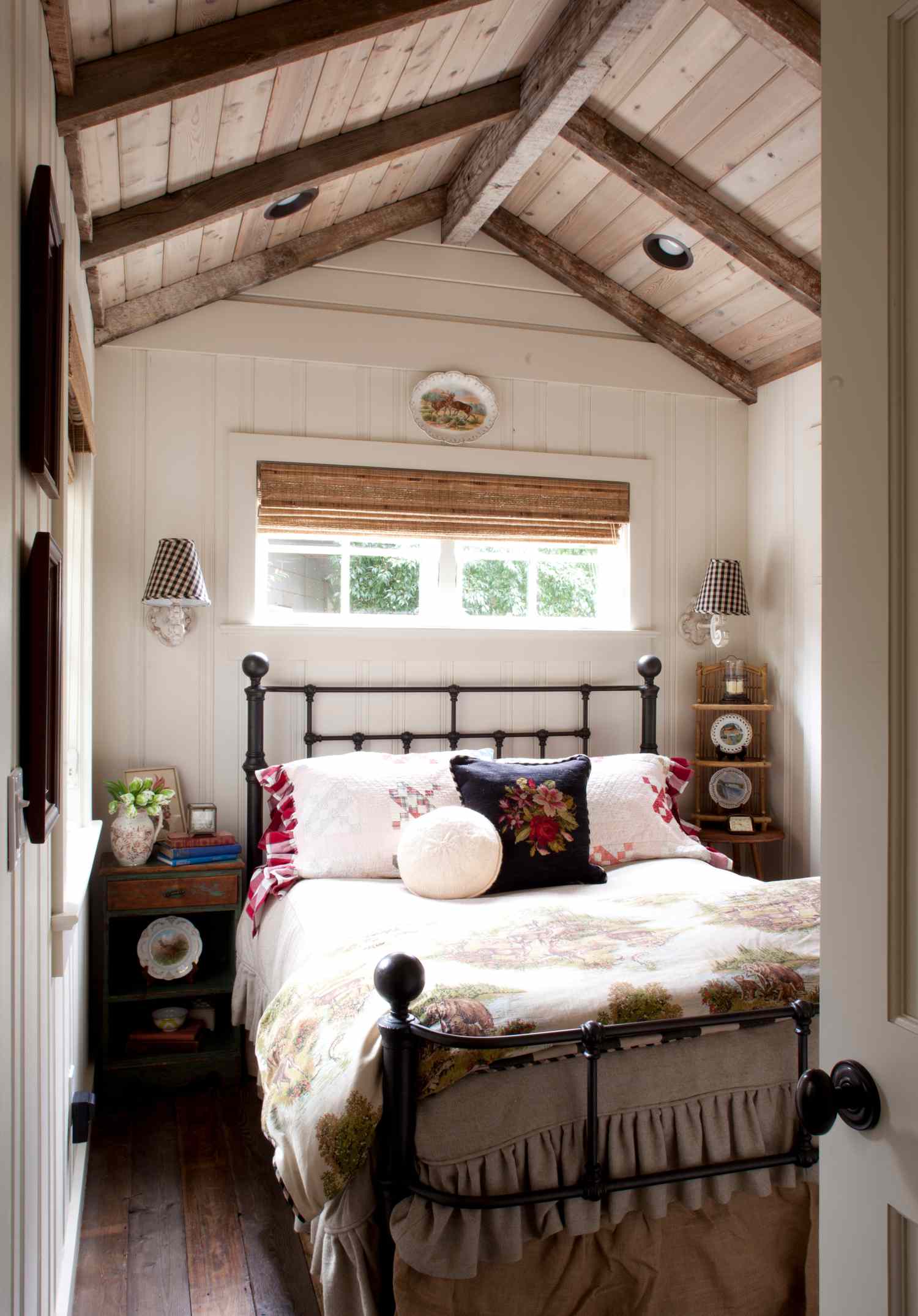 20 Rustic Bedroom Ideas for a Cozy Country Retreat