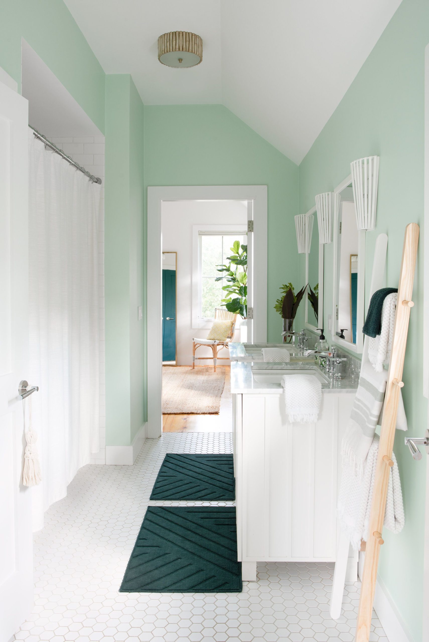 20 Ways to Decorate With Green in the Bathroom