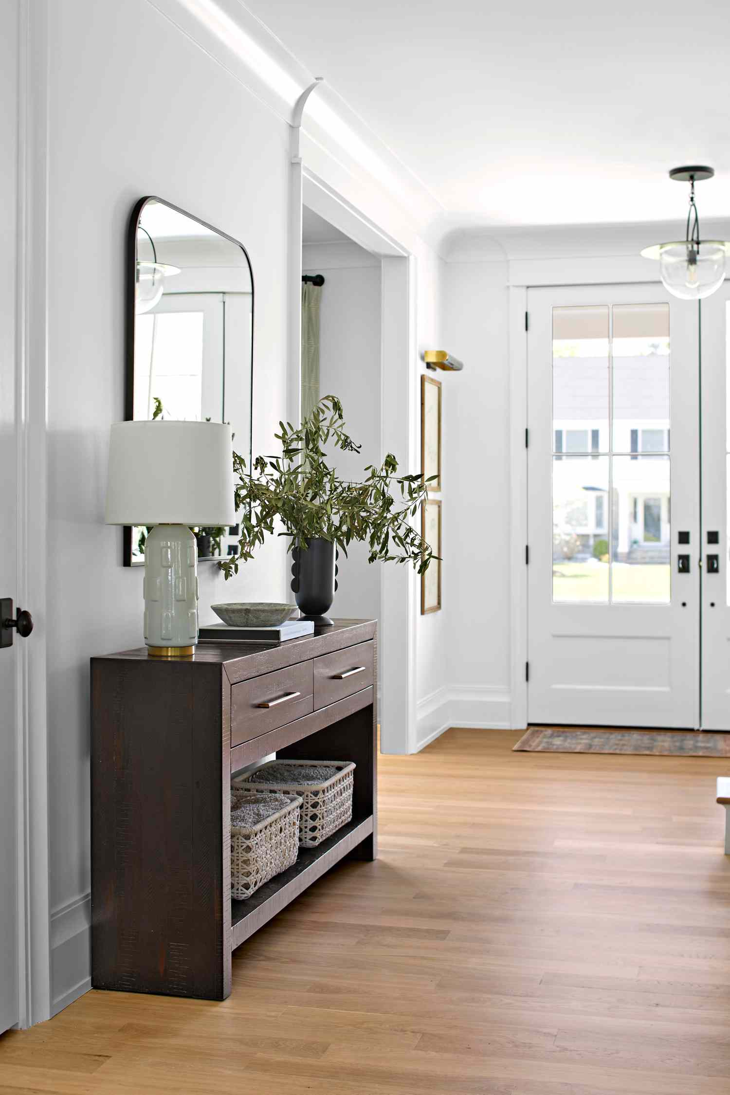 25 Entryway Lighting Ideas for a Warm Welcome