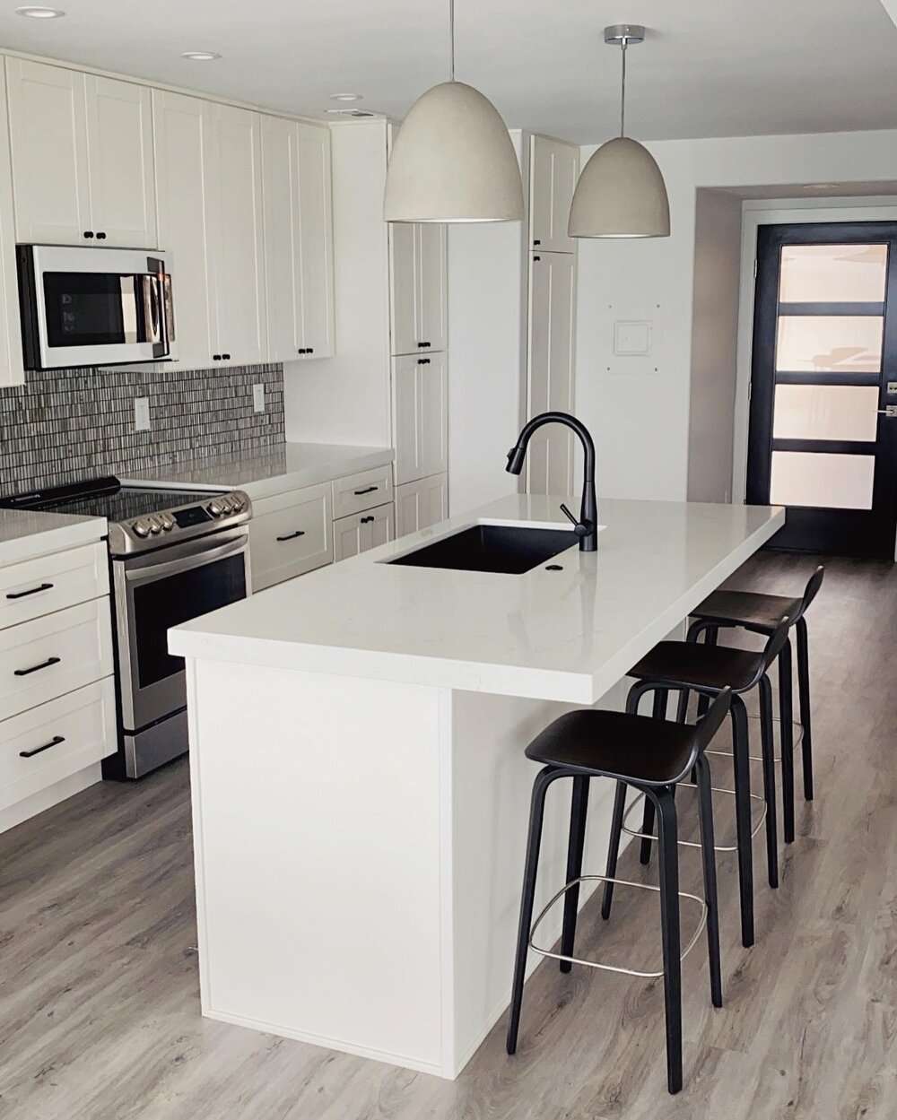 27 Kitchen Island With Sink Ideas to Maximize Space and Functionality