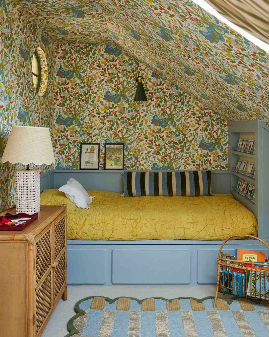 30 Inspiring Ideas for Small Attic Rooms With Low Ceilings