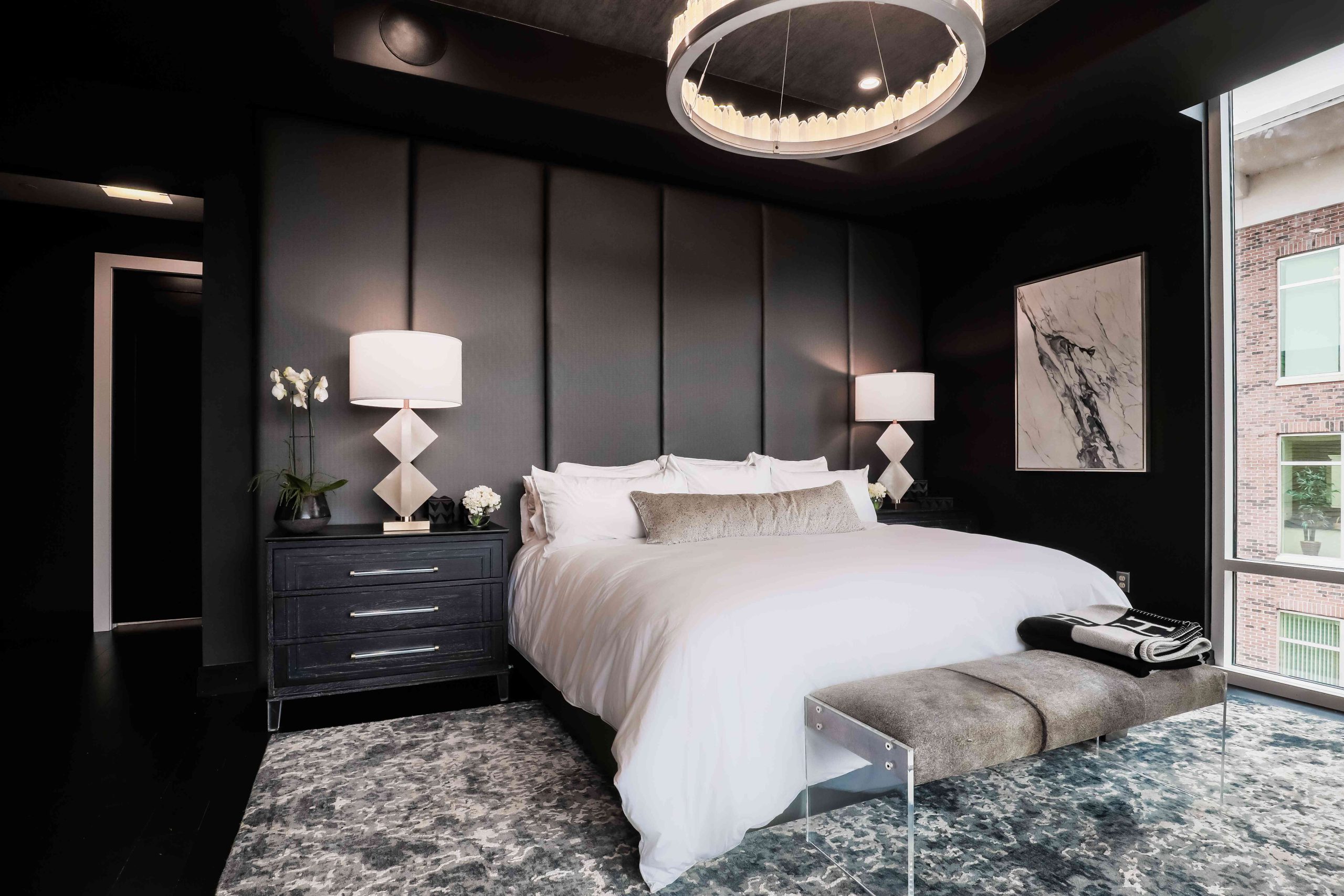 32 Timeless Black and White Bedroom Ideas You'll Want to Recreate