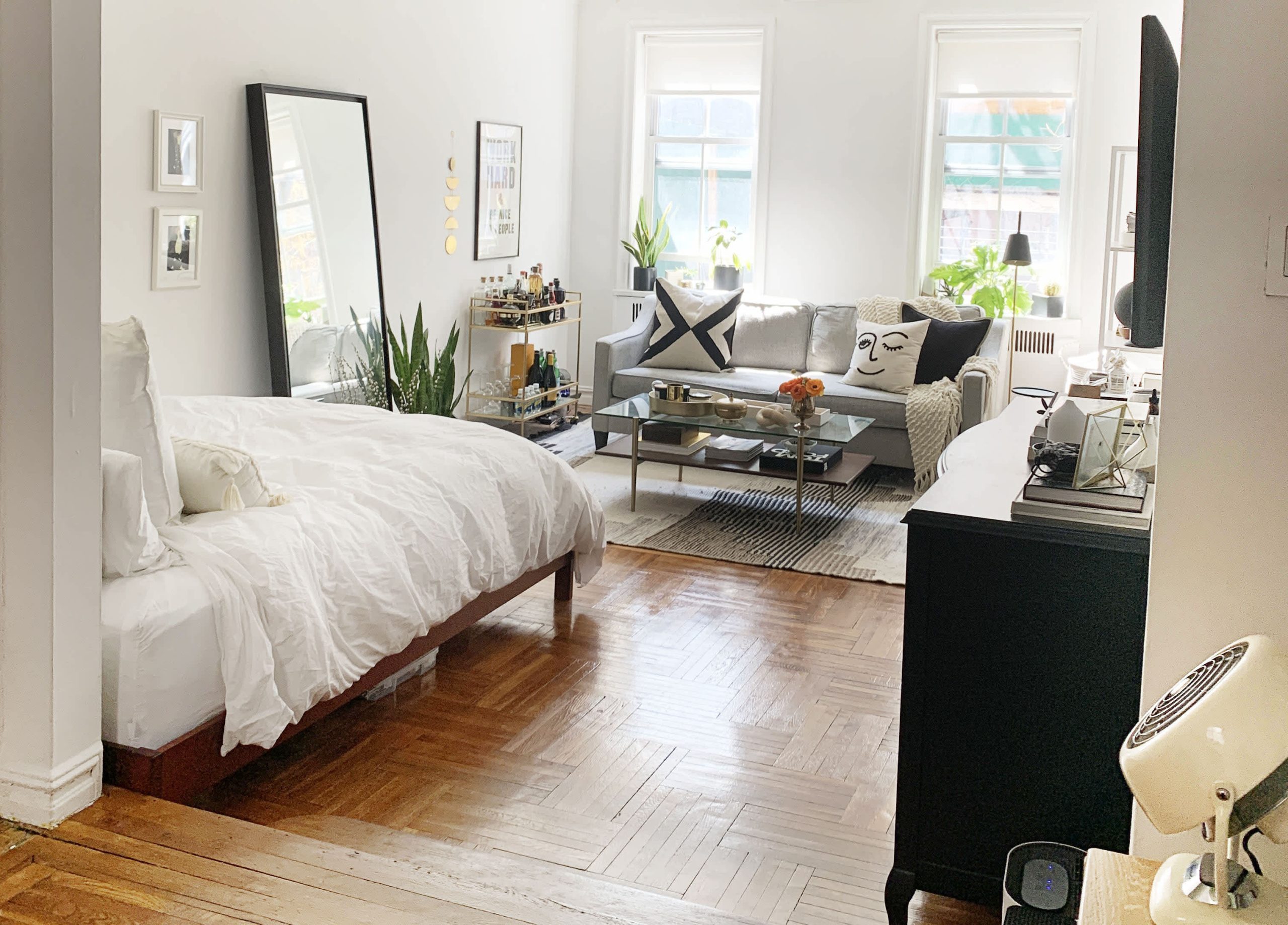 326-Square-Foot Studio Decorated from Scratch | Apartment Therapy