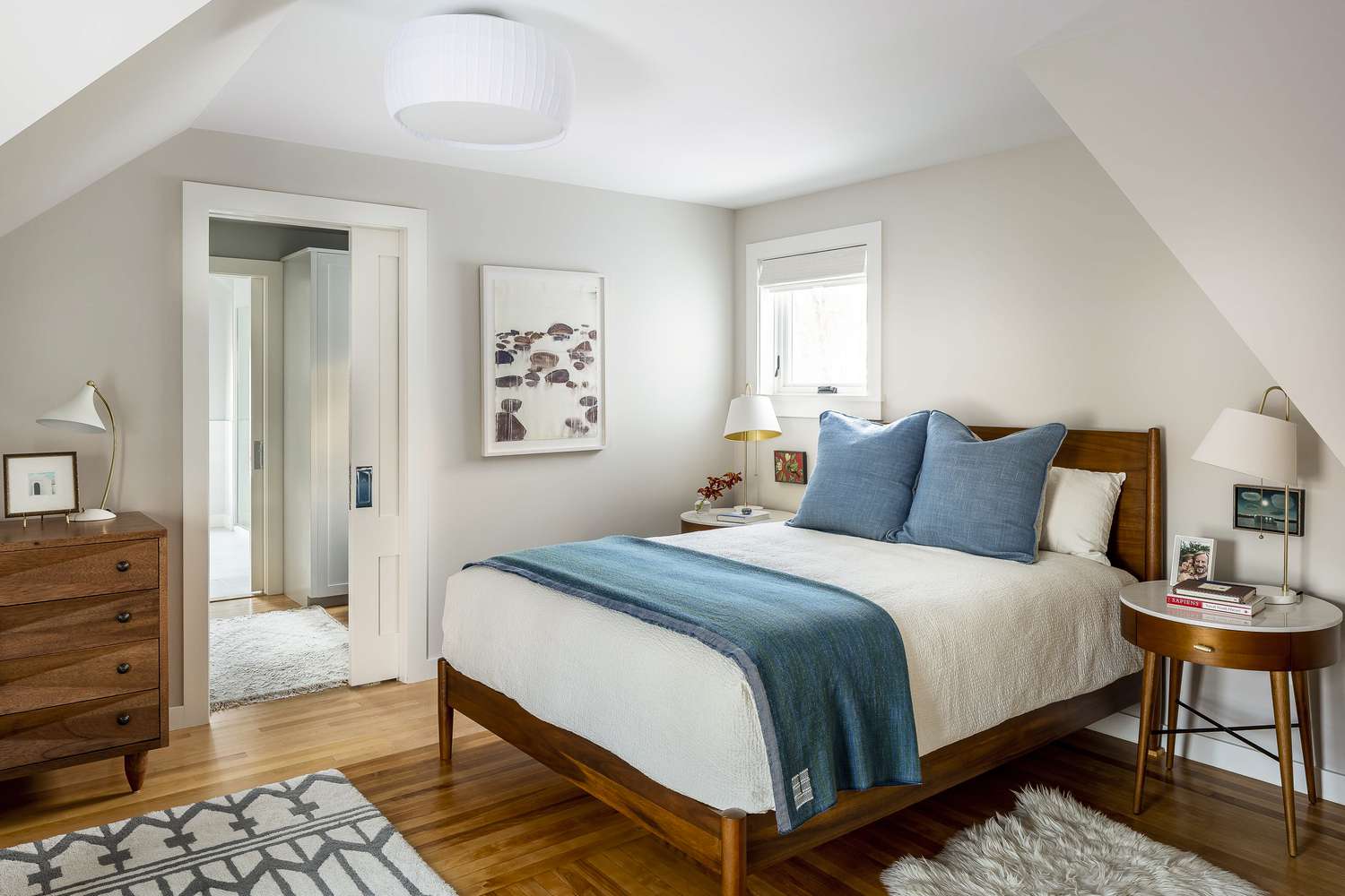 33 Dreamy Attic Bedroom Ideas That Are Super Cozy
