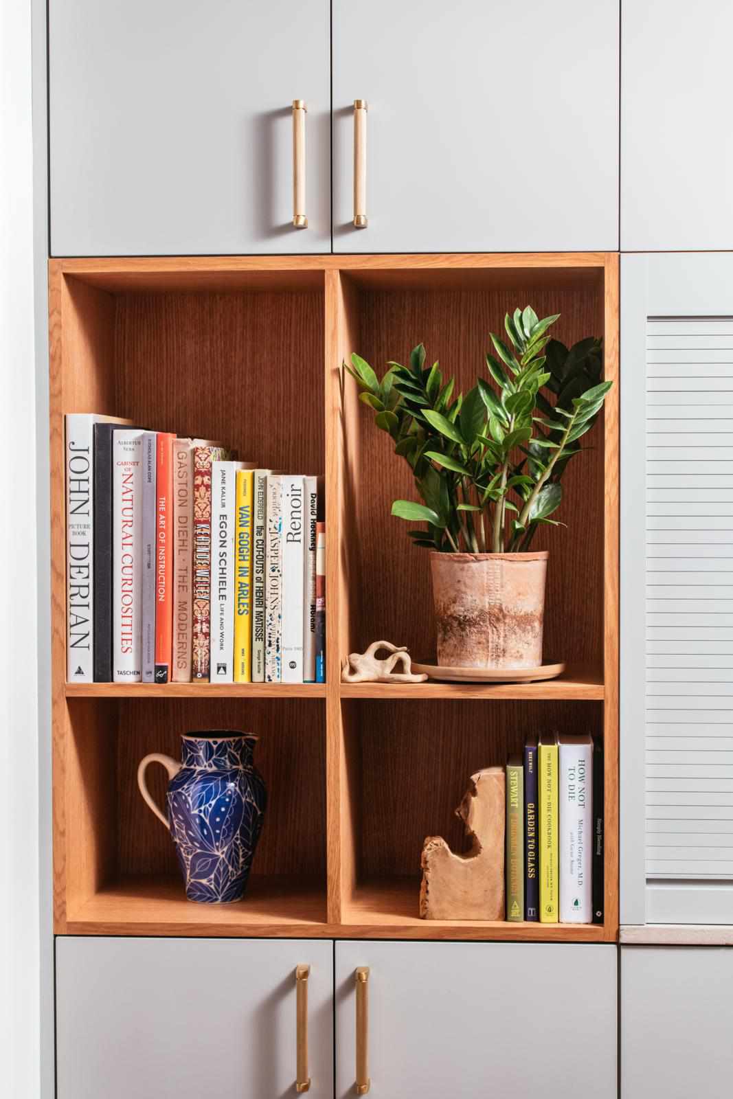 52 Ways To Decorate A Bookshelf In Any Room