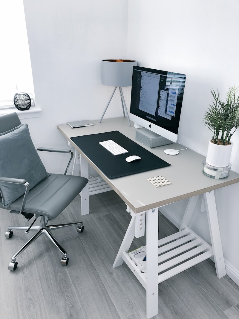 7 Best Home Office Desks Under $300 (2026) — Tested for 6 Months