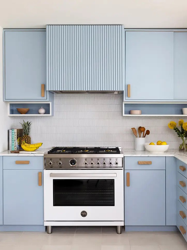 7 Coastal Kitchen Ideas That Aren't Traditionally Nautical