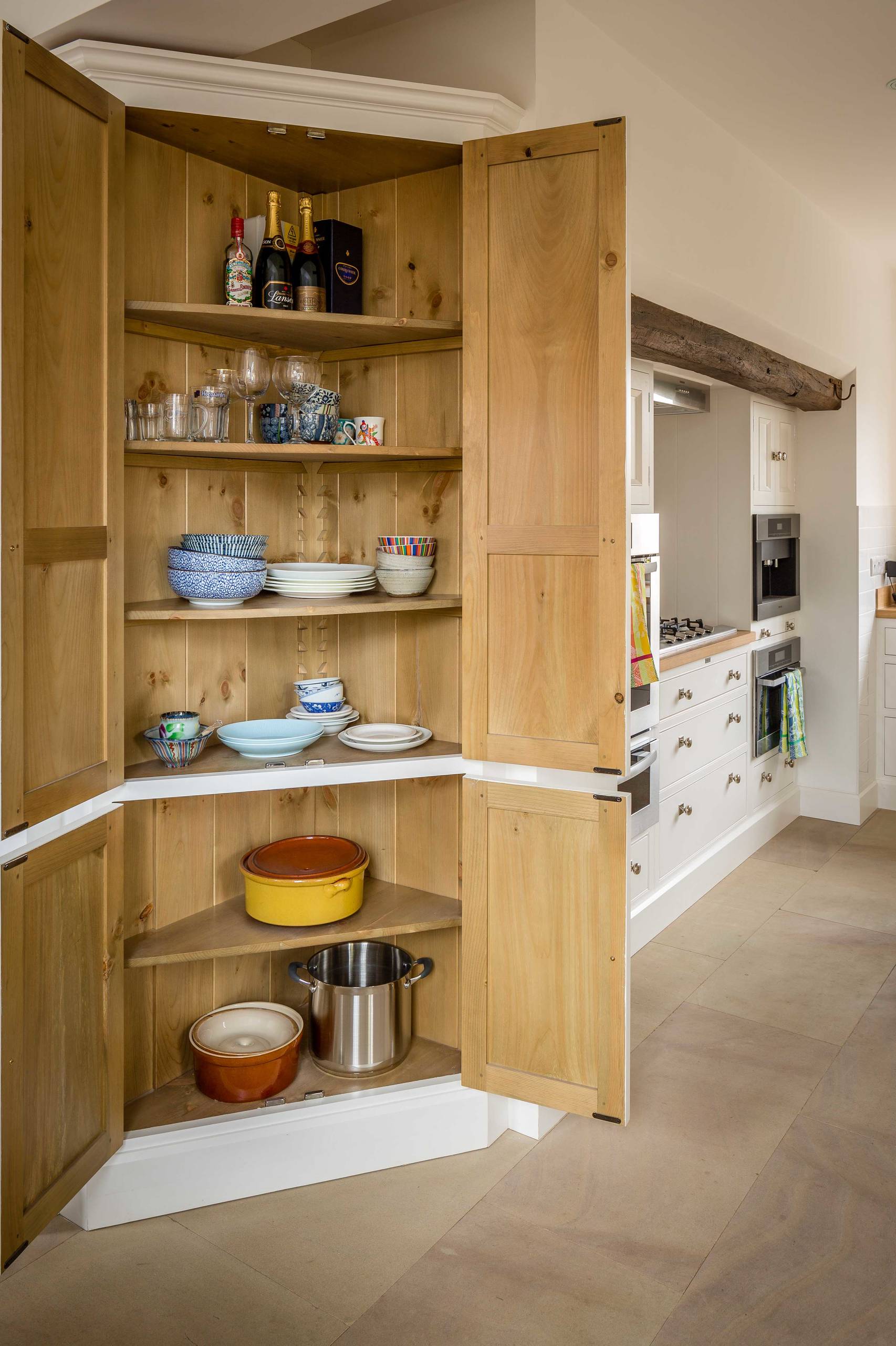75 Beautiful Corner Pantry Home Design Ideas & Designs | Houzz AU