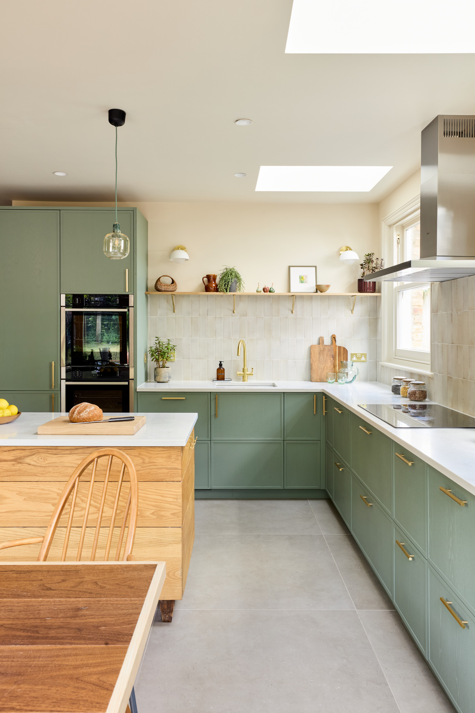 75 Most Popular 75 Beautiful Kitchen with Green Cabinets Ideas & Designs Design Ideas for June 2026 | Houzz NZ