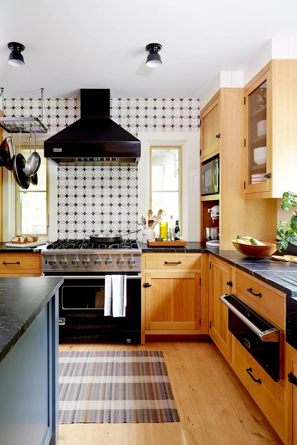 8 Ways to Create a Modern Kitchen with Oak Cabinets