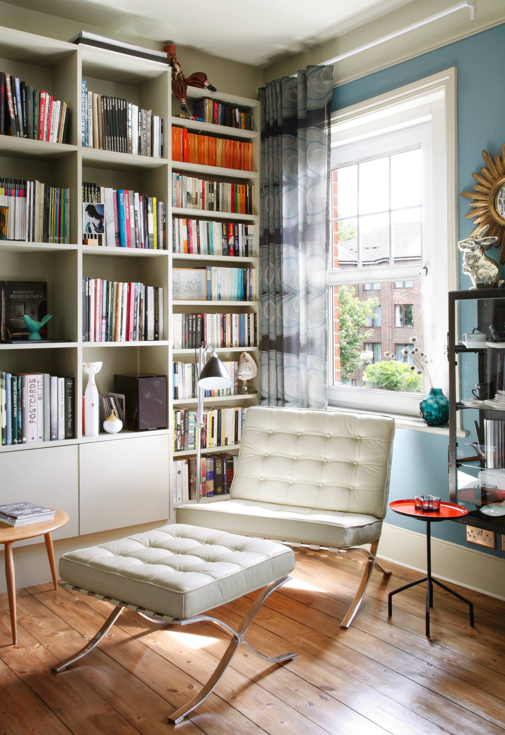 9 Tips for Styling Your Living Room Shelves Like a Pro | Houzz IE