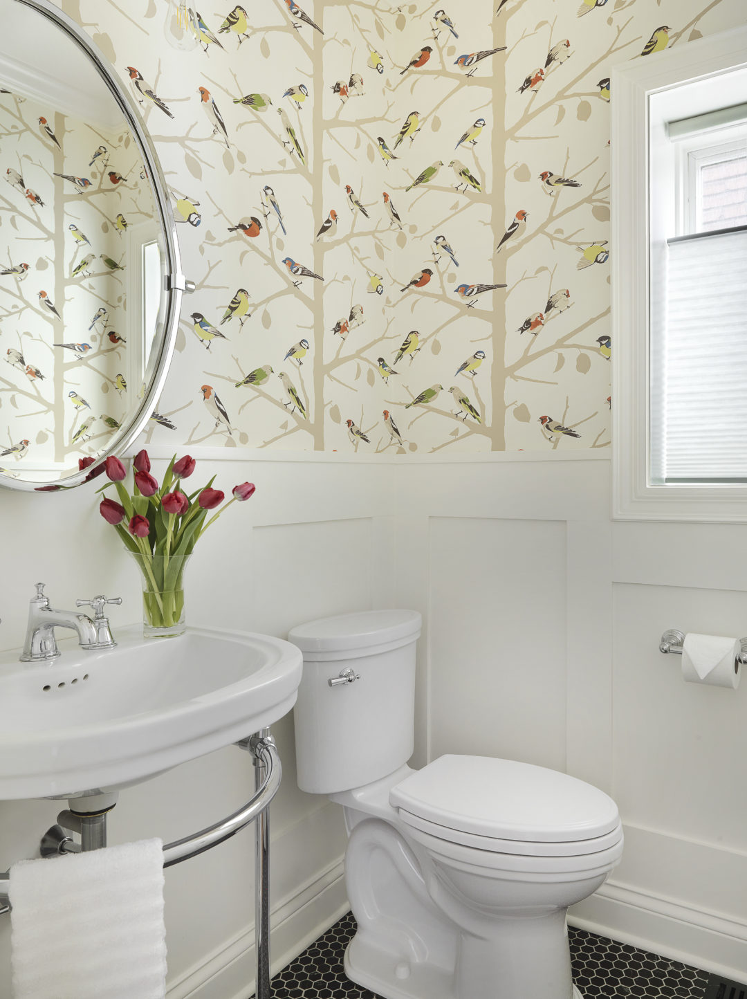 A CHEERFUL HALF BATHROOM - Castle Design