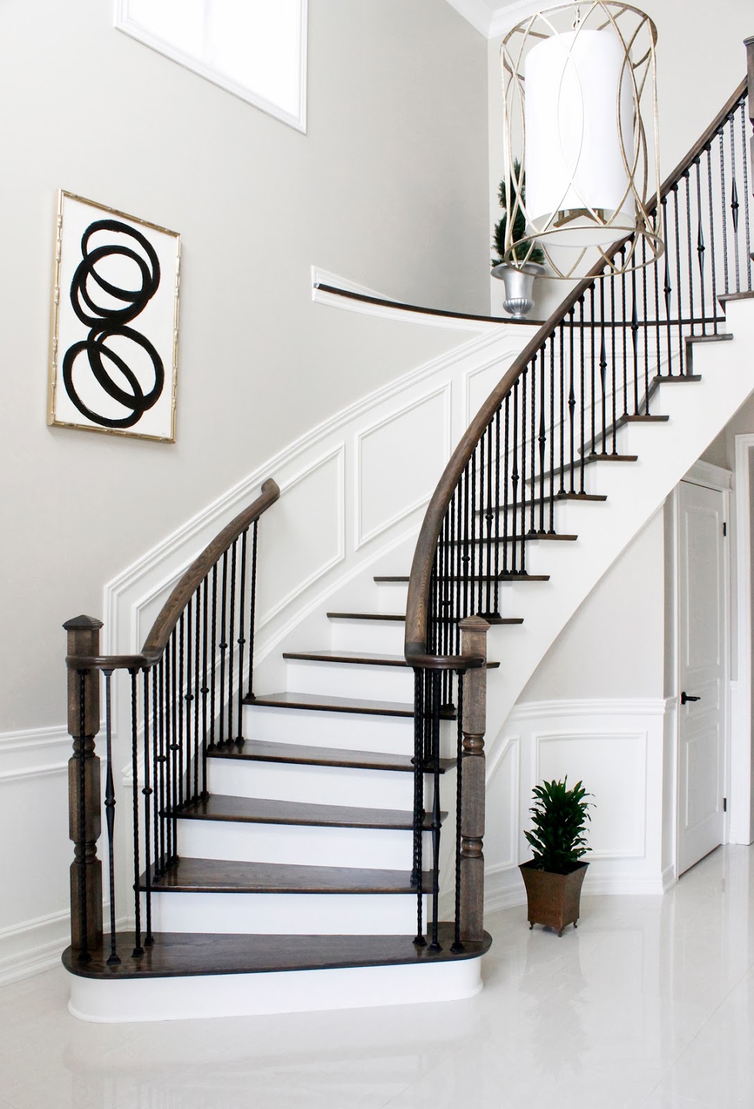 AM Dolce Vita: Staircase Ledge Decorating Ideas