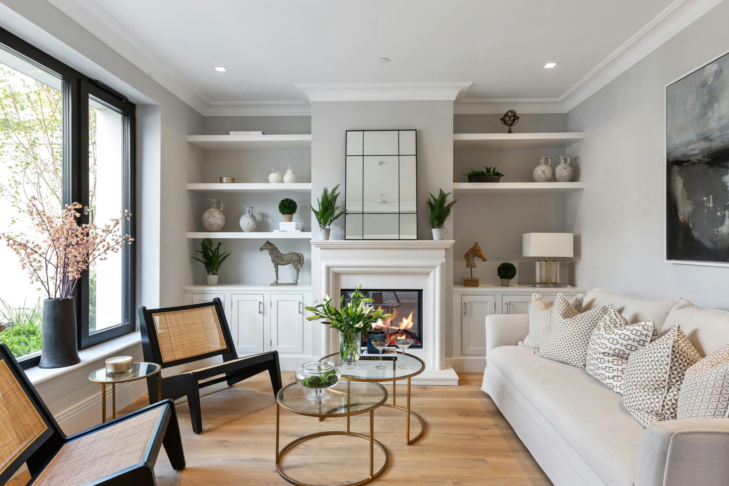 Armony between wood flooring and furniture 
