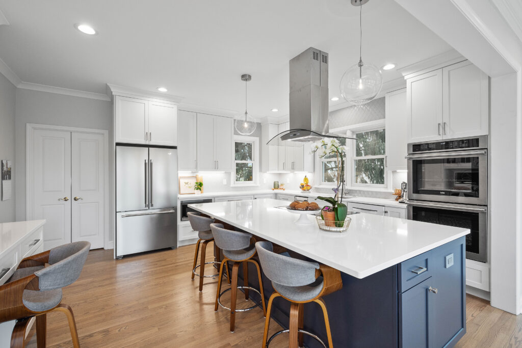 contemporary coastal kitchen - HSD Services