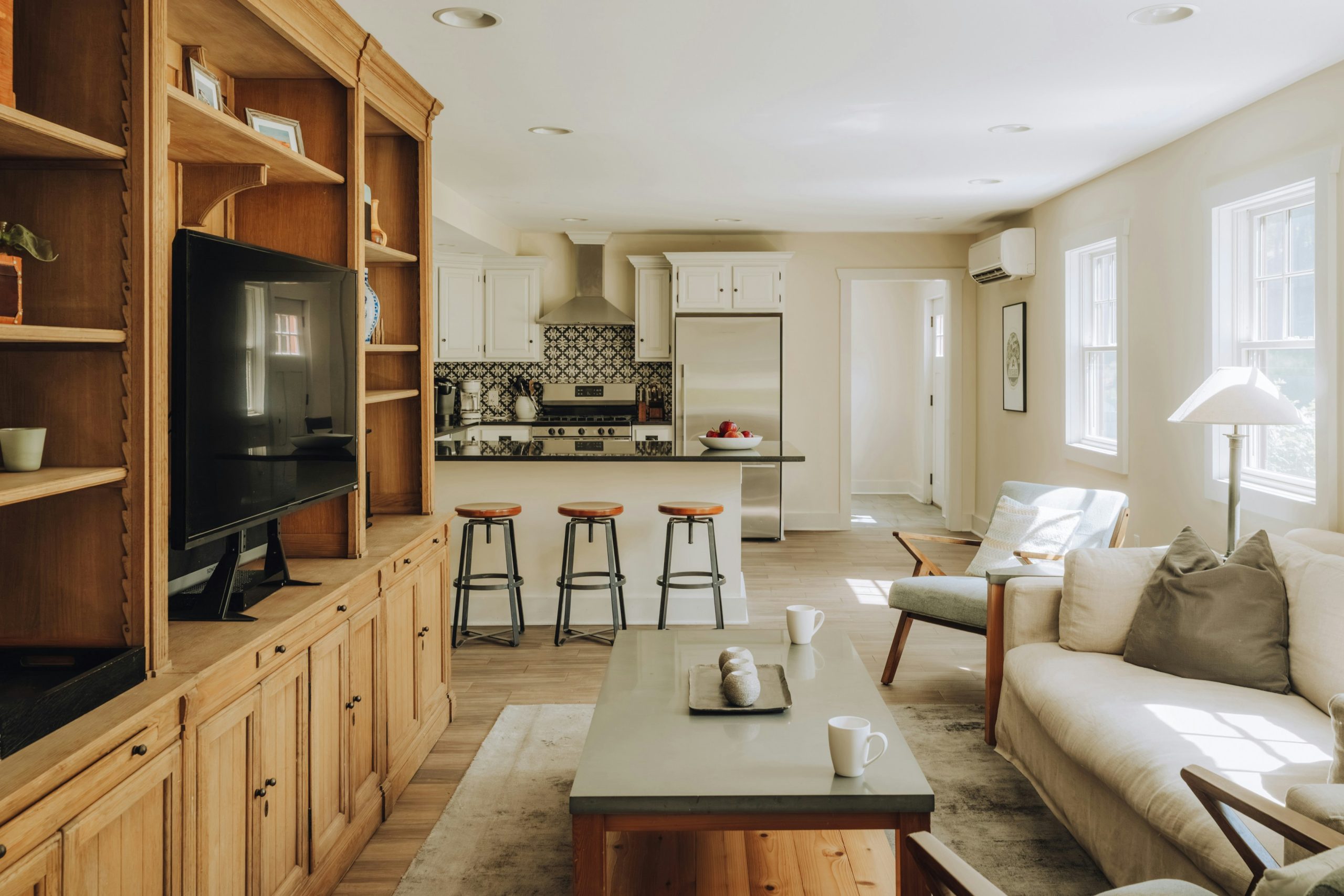 Country home interior (IG: @clay.banks)