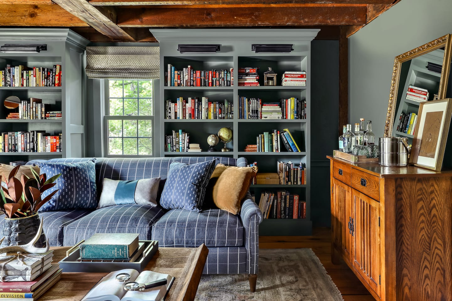 Design inspiration: Thumbed-through paperbacks make for a nice home library - The Boston Globe