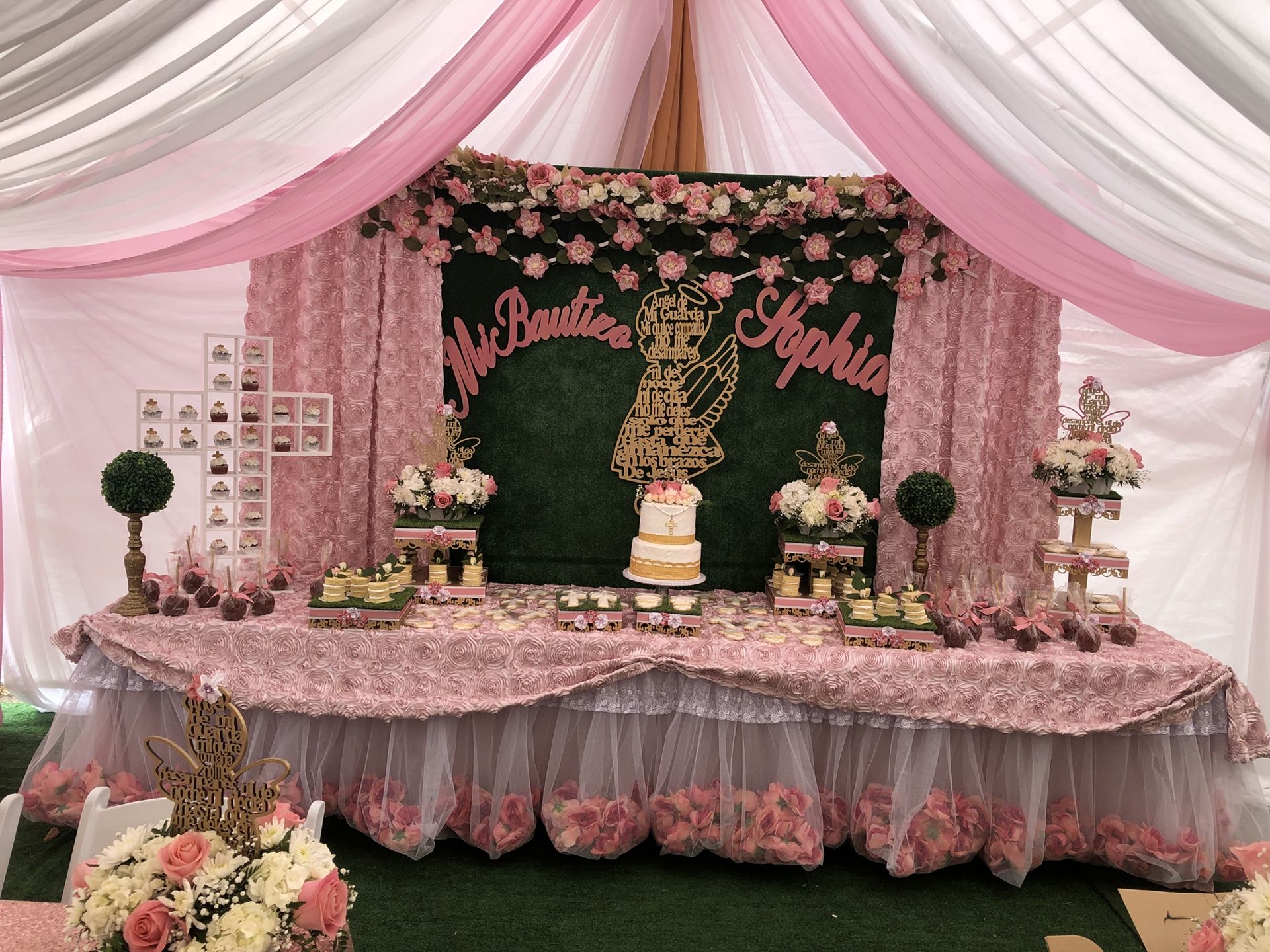 Dessert table for any occasion ! At a very affordable price