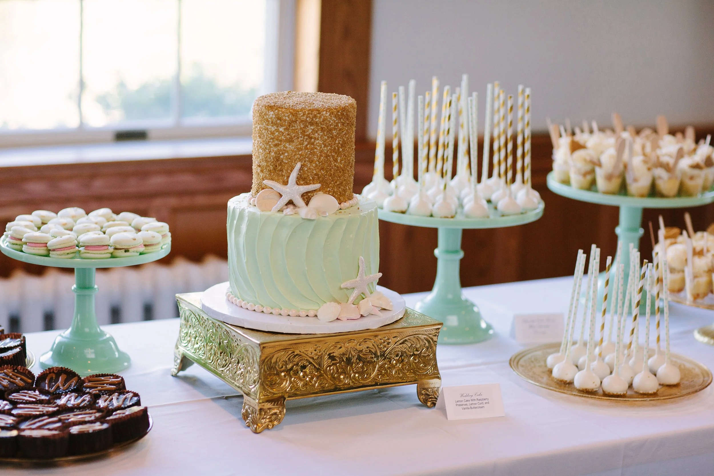 Dessert table for any occasion ! At a very affordable price