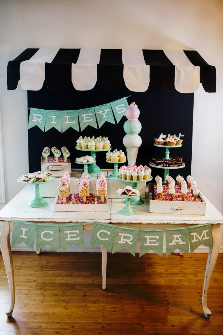 dessert table - Jenny Cookies