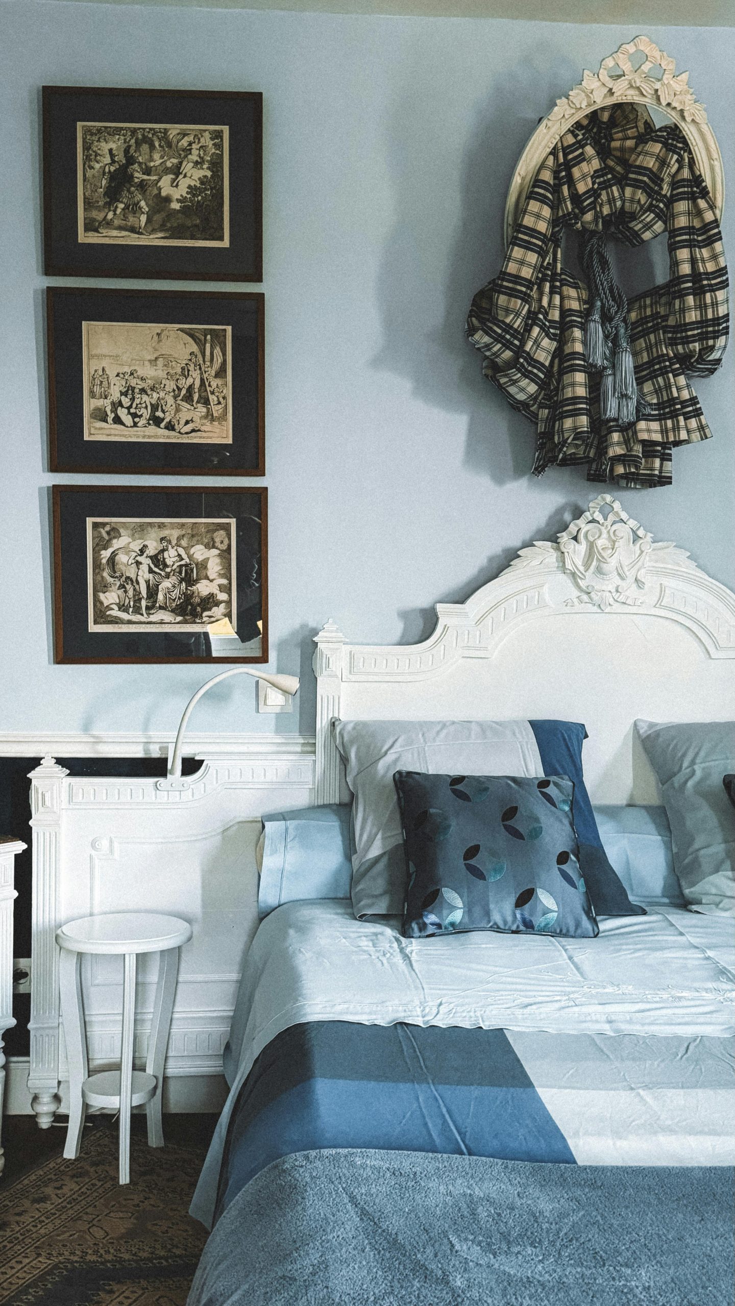Elegant vintage-style bedroom with blue accents · Free Stock Photo