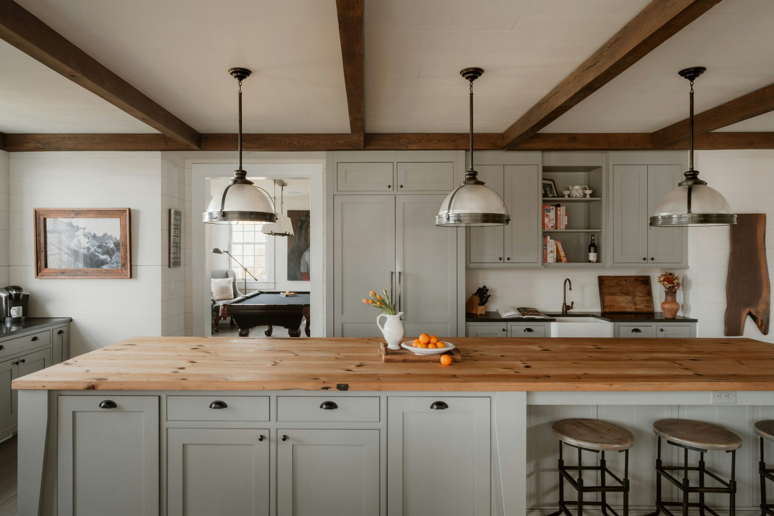 Farmhouse Kitchen (IG: @clay.banks)