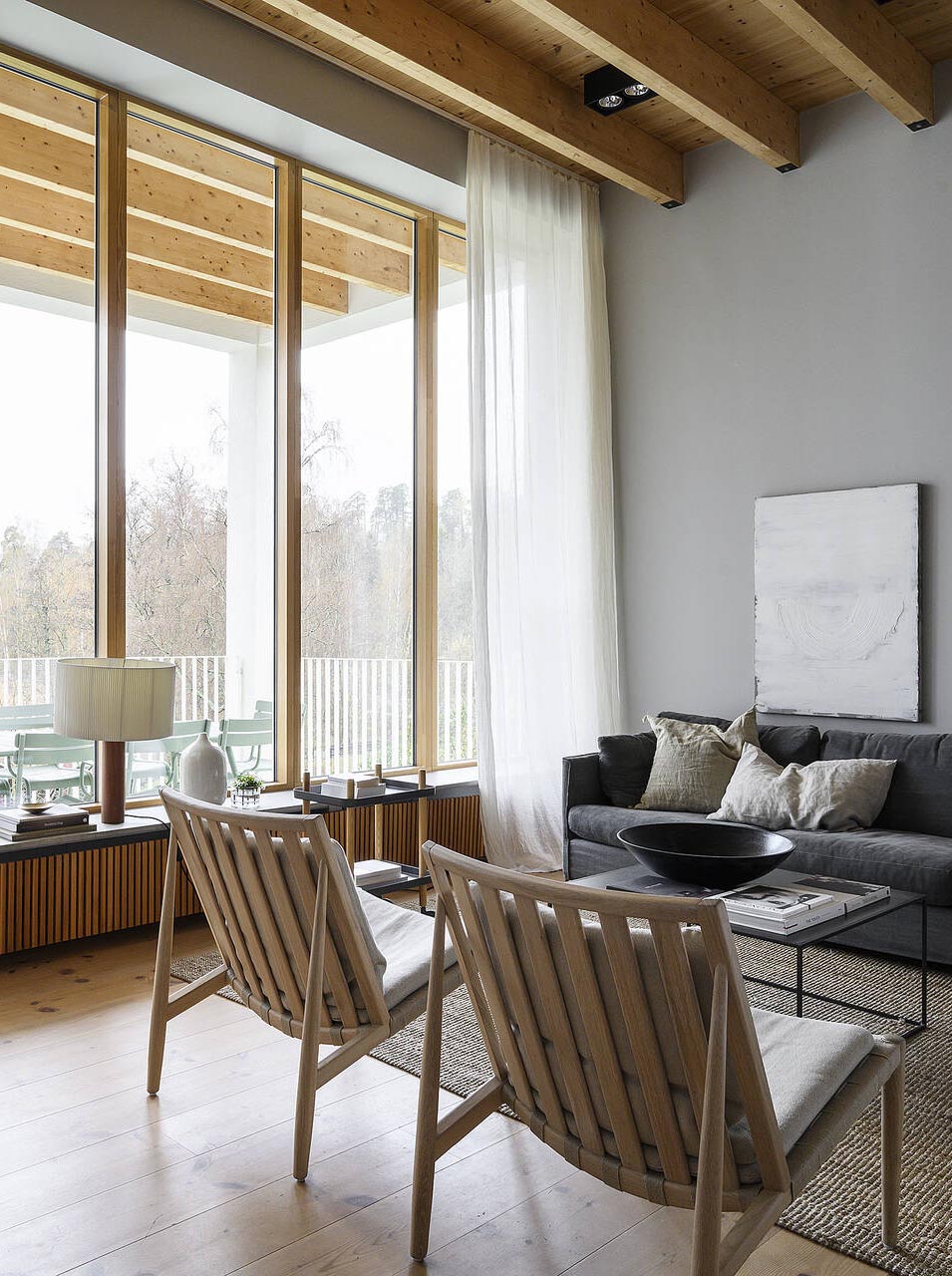 Home tour | A beautiful combination of warm wood & cool grey |