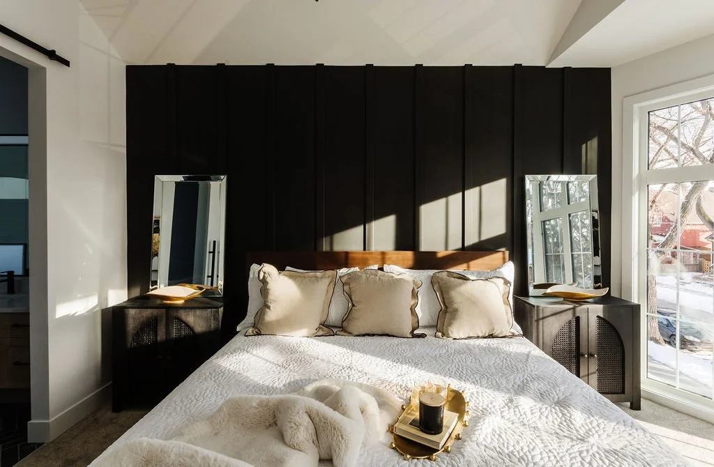 How to Decorate Black Walls