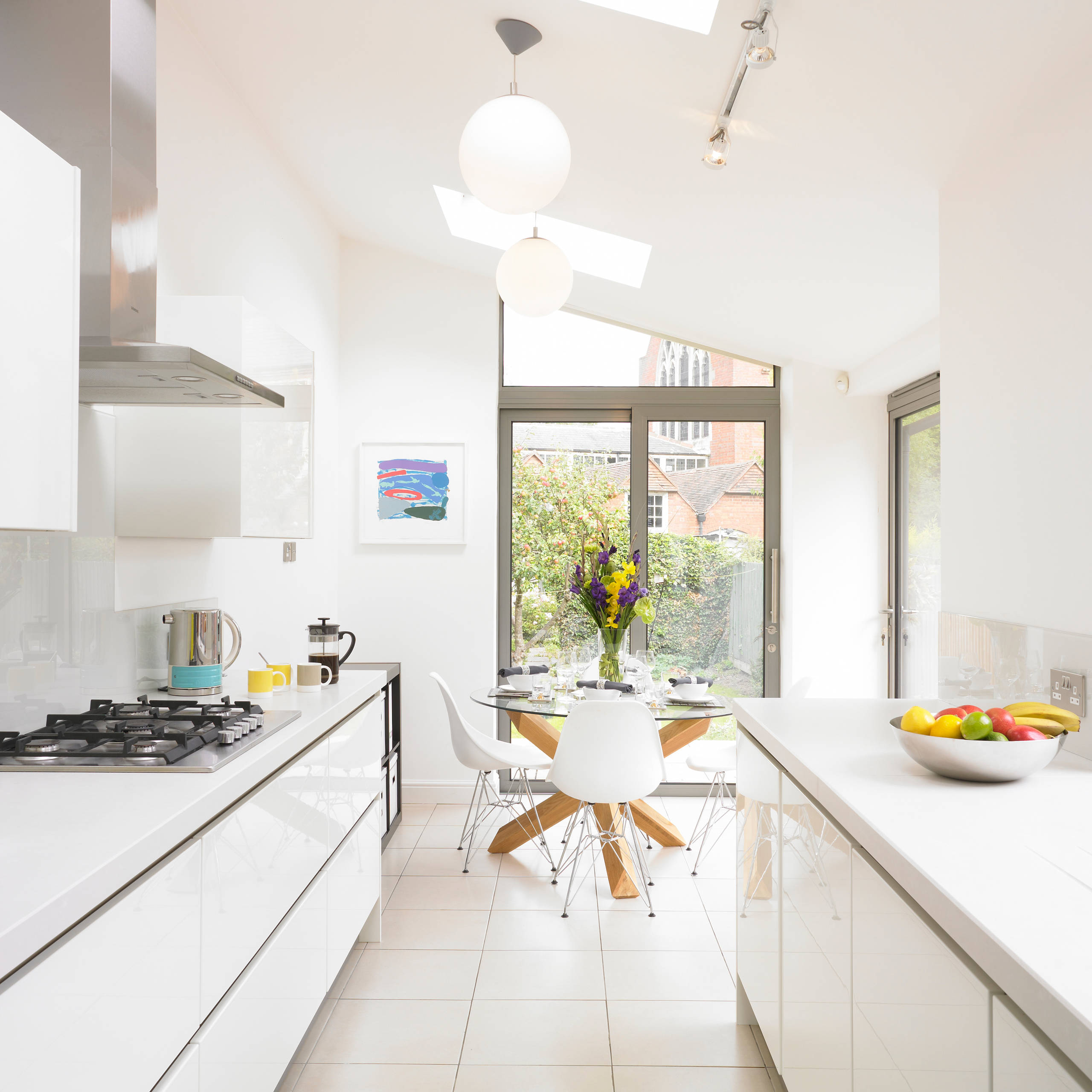 Kitchen of the Week: Simple Style Opens Up a Narrow Galley Space | Houzz IE
