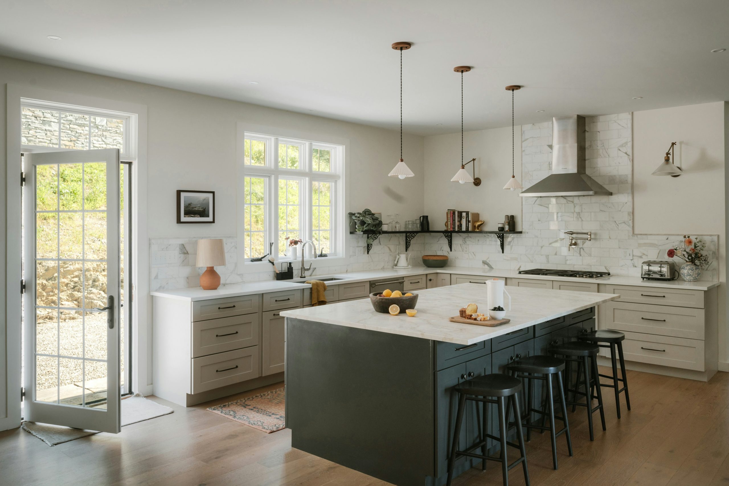 Kitchen with island (IG: @clay.banks)