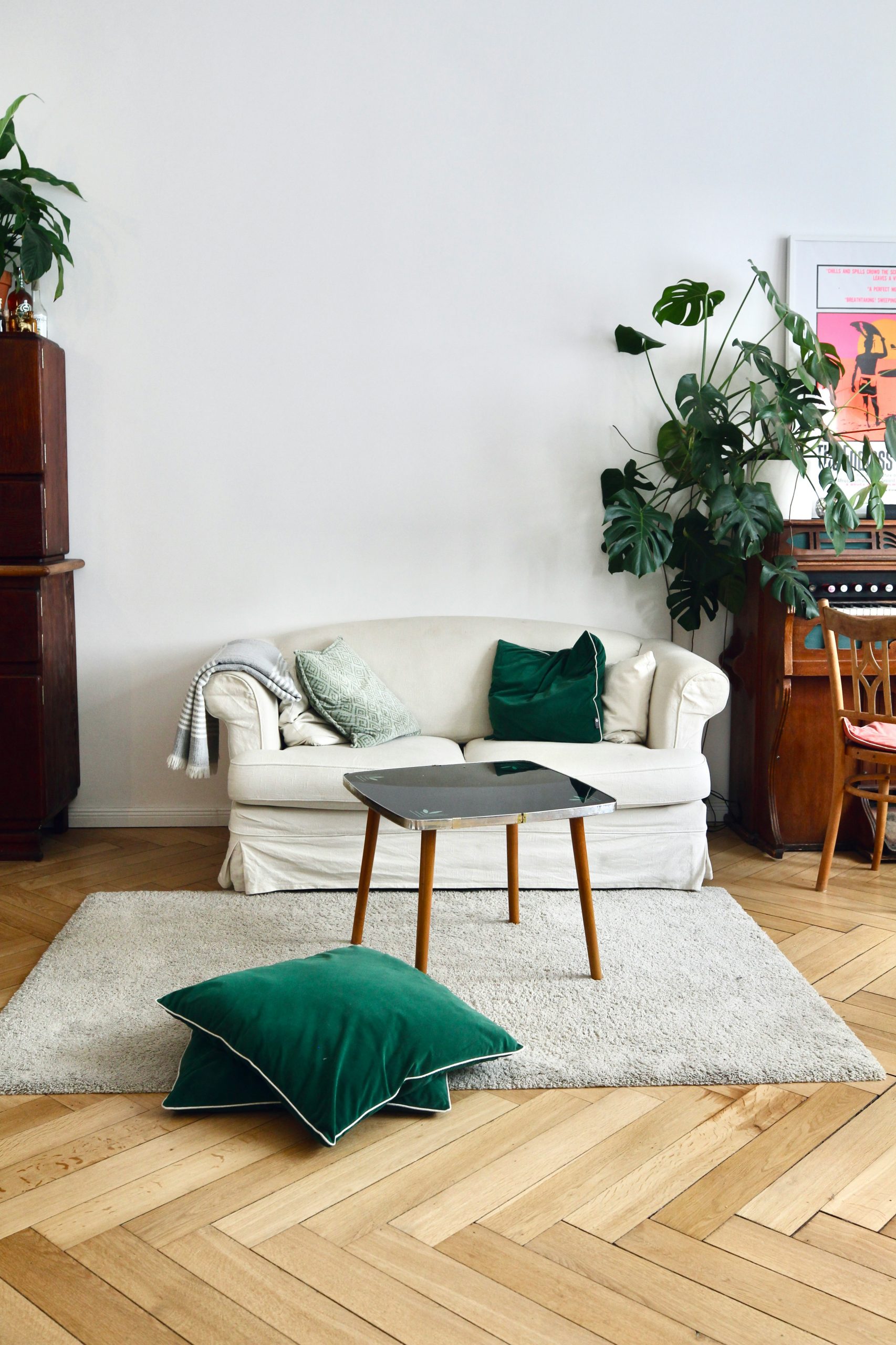 Living room in altbau in Berlin, Germany. Cosy couch and wooden floor. Available for rental as a film location on beazy.co