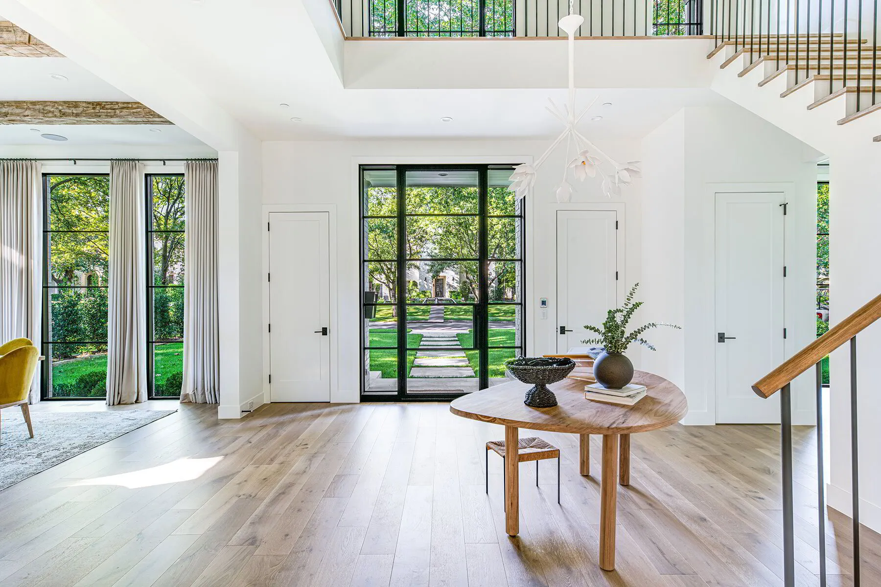 Luxurious Entrances: The Art of Dramatic Foyers